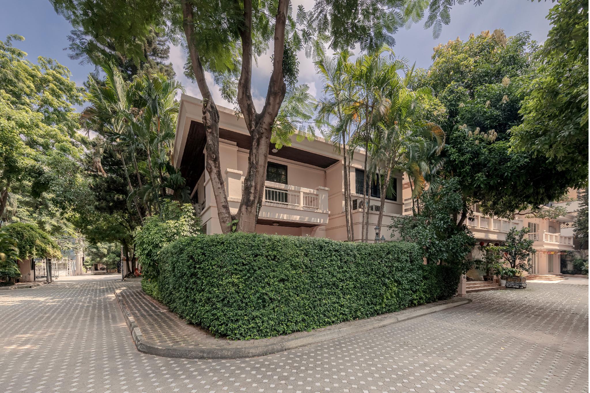 Ngoại cảnh khách sạn