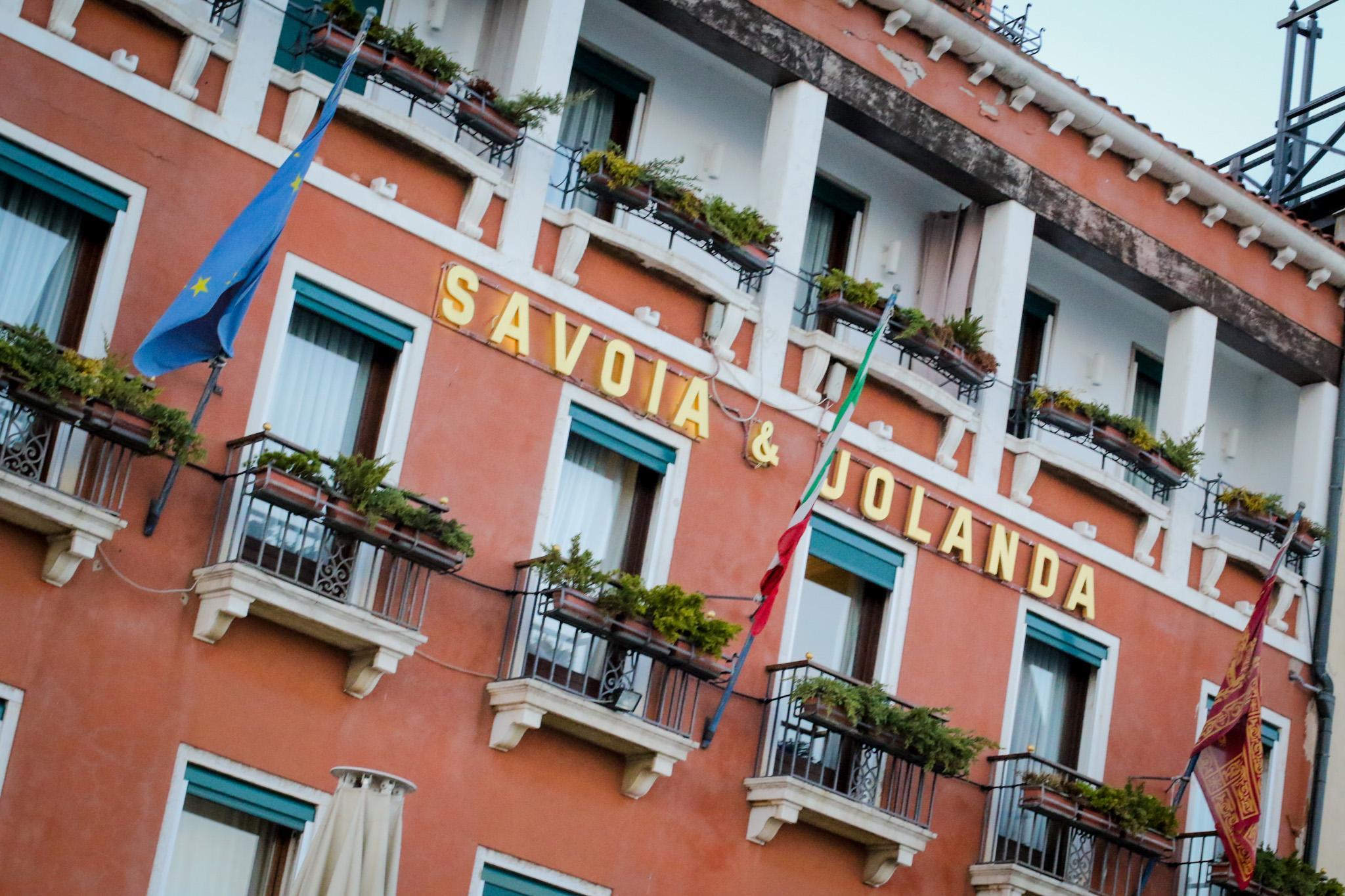 Ngoại cảnh khách sạn