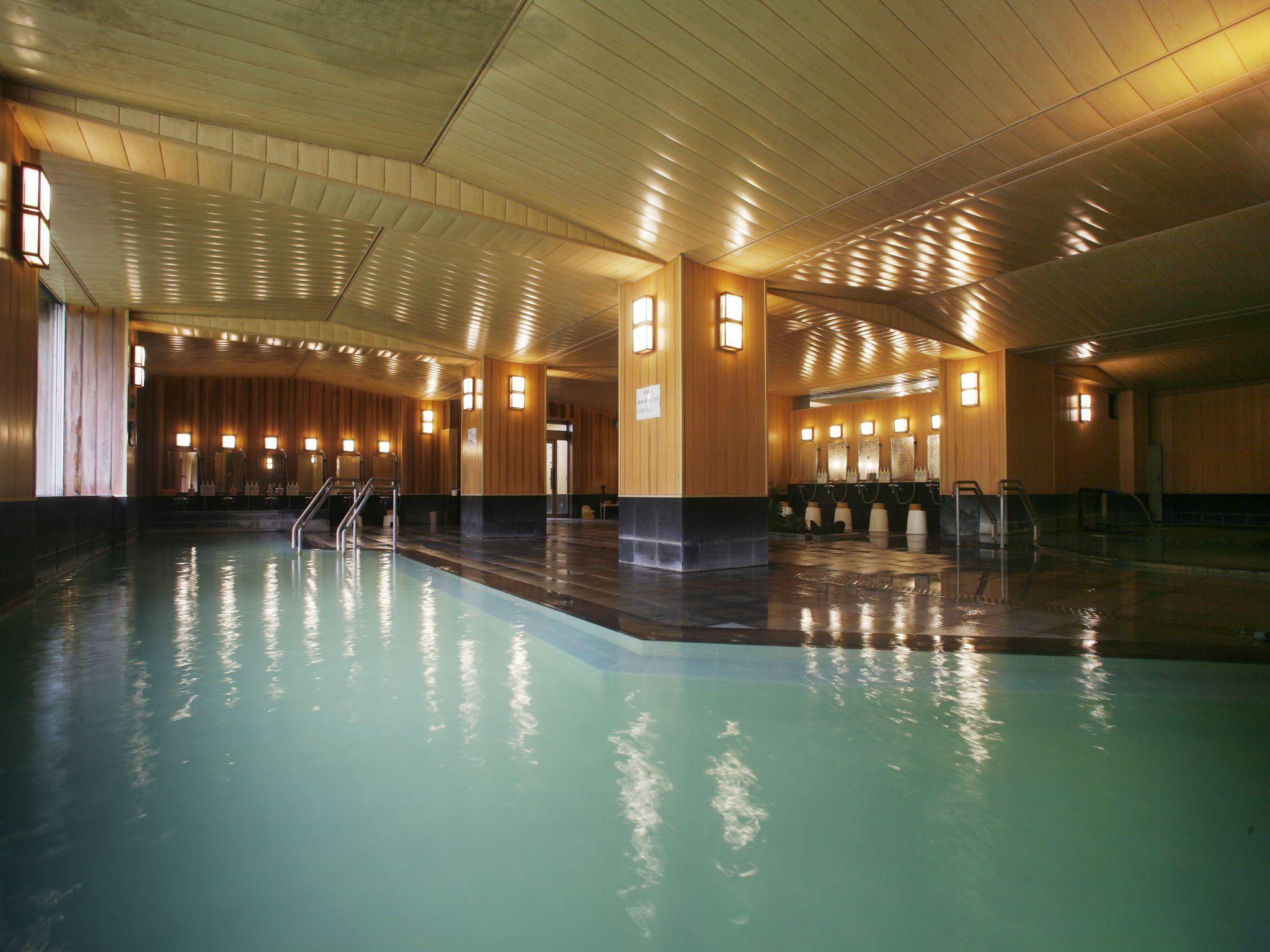 Tắm suối nước nóng