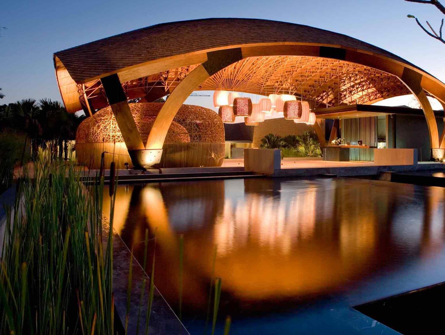 Ngoại cảnh khách sạn