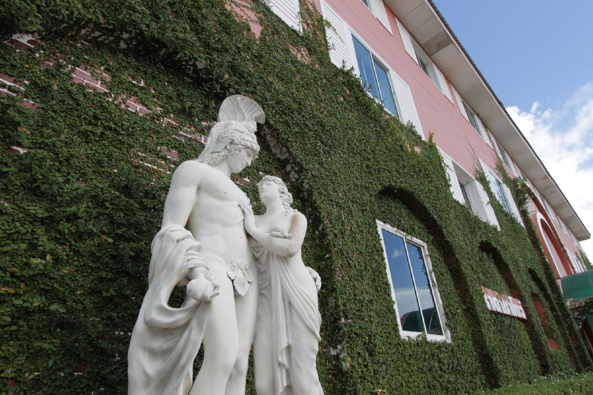 Ngoại cảnh khách sạn