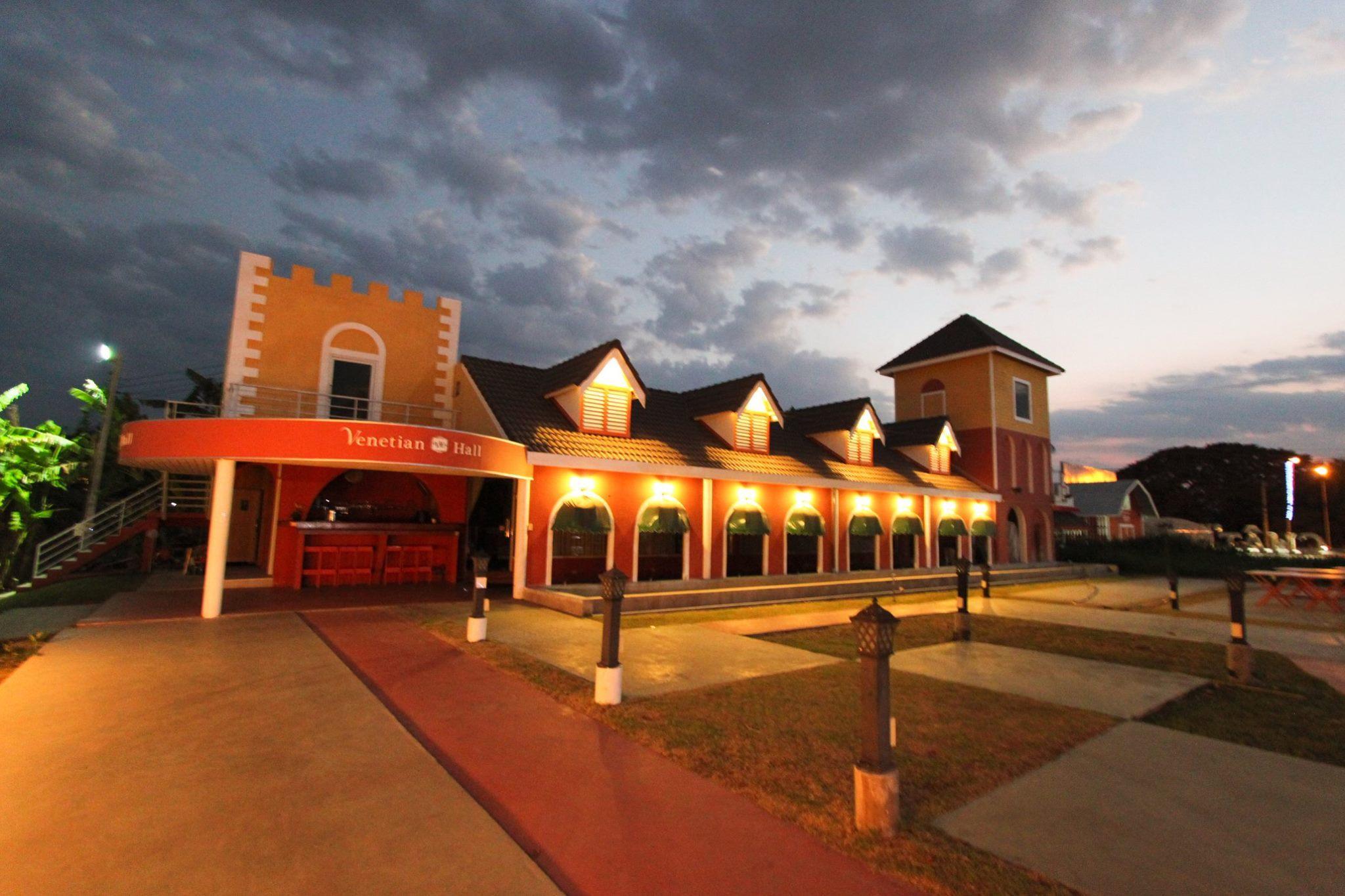 Ngoại cảnh khách sạn