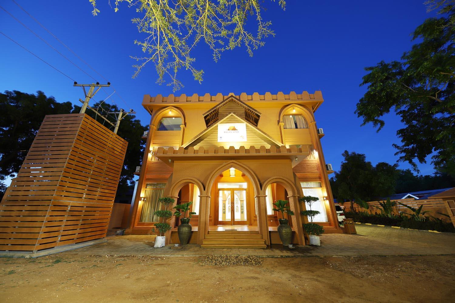 Ngoại cảnh khách sạn