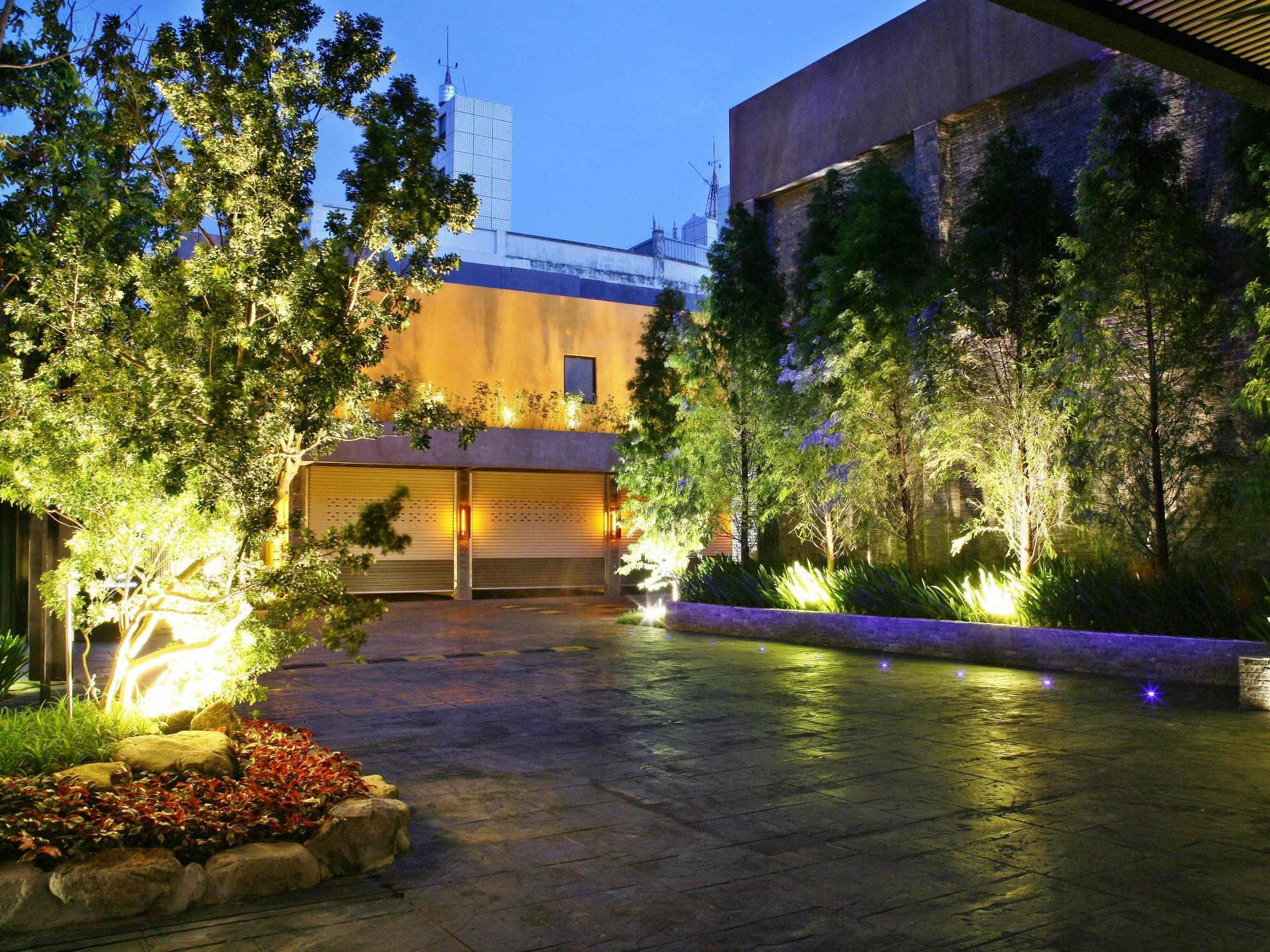 Khu vực xung quanh