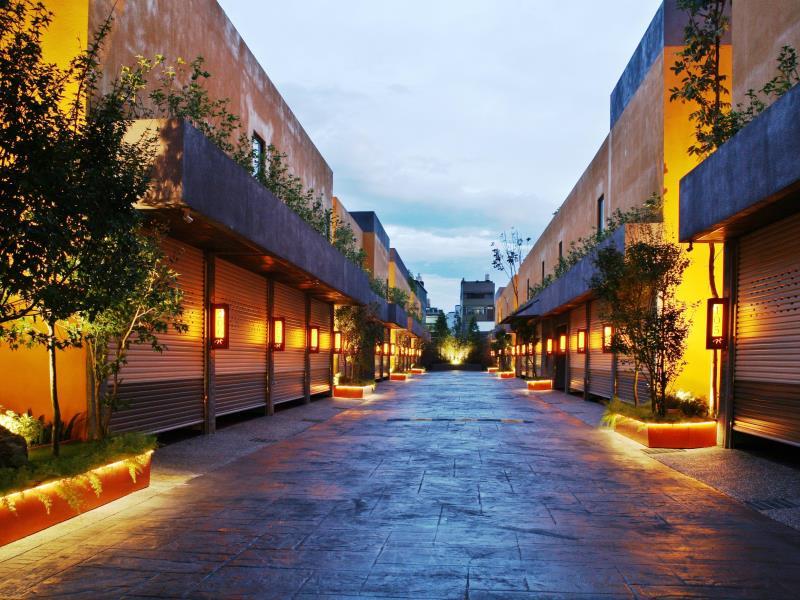 Khu vực xung quanh