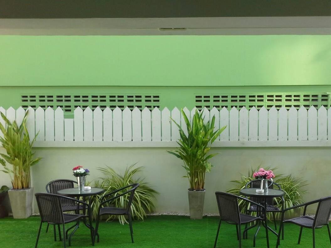 Khu vực xung quanh