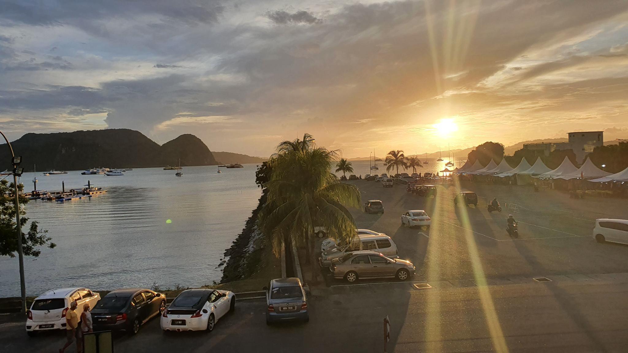 Khu vực xung quanh