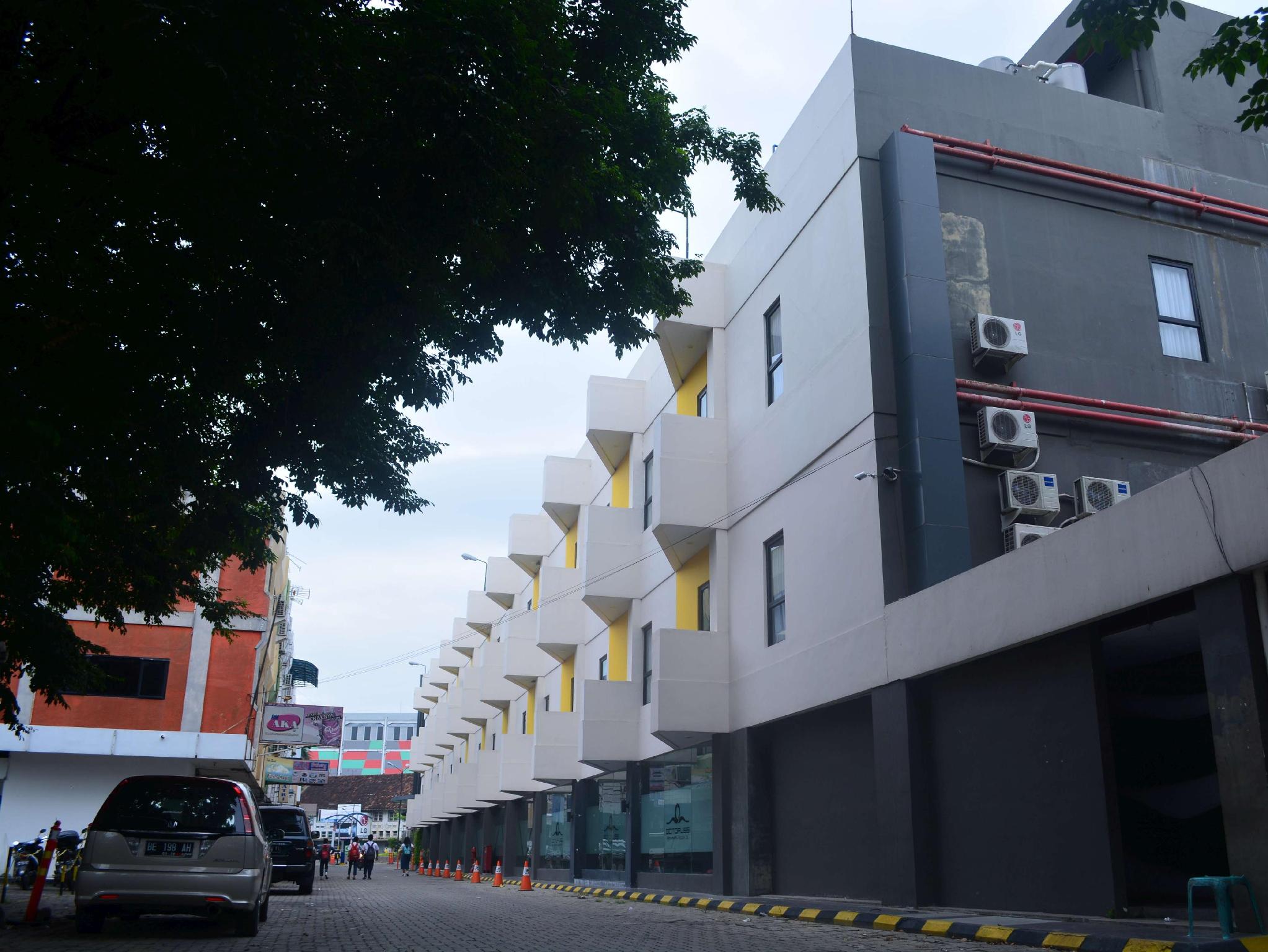 Khu vực xung quanh