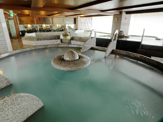 Tắm suối nước nóng