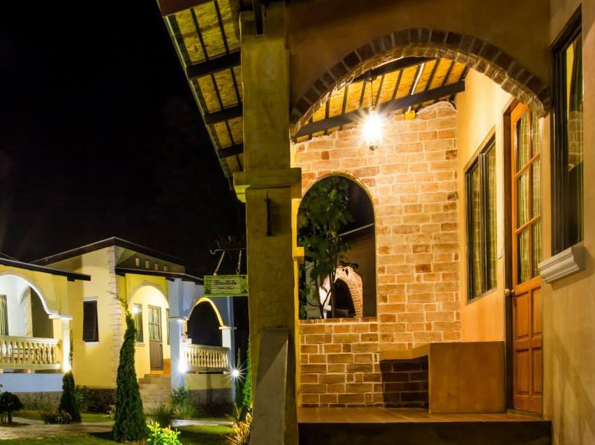 Ngoại cảnh khách sạn