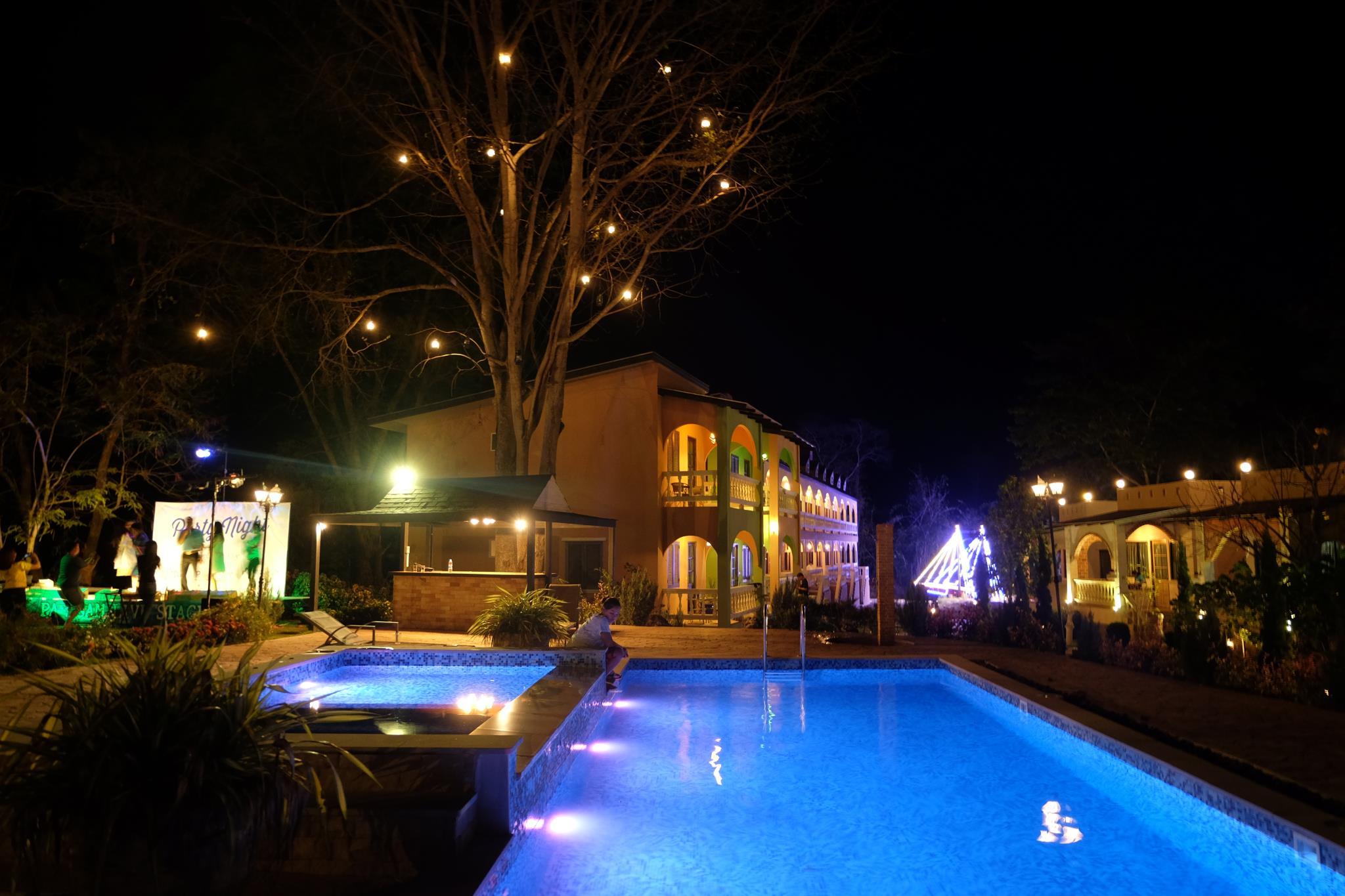 Khu vực xung quanh