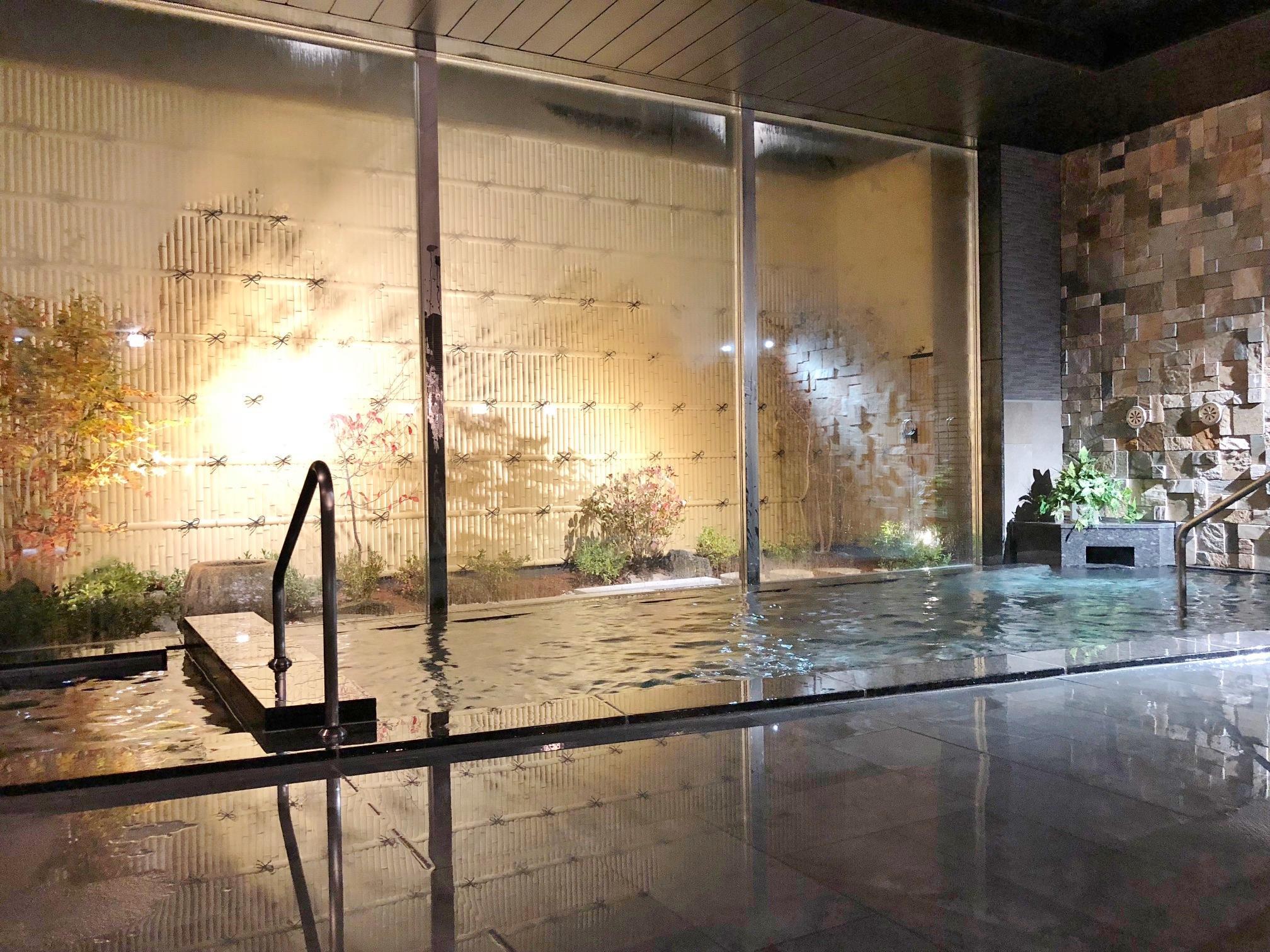 Tắm suối nước nóng