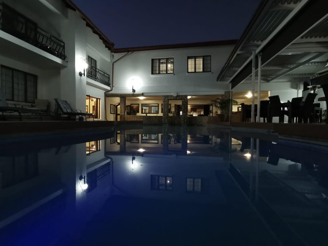 Ngoại cảnh khách sạn