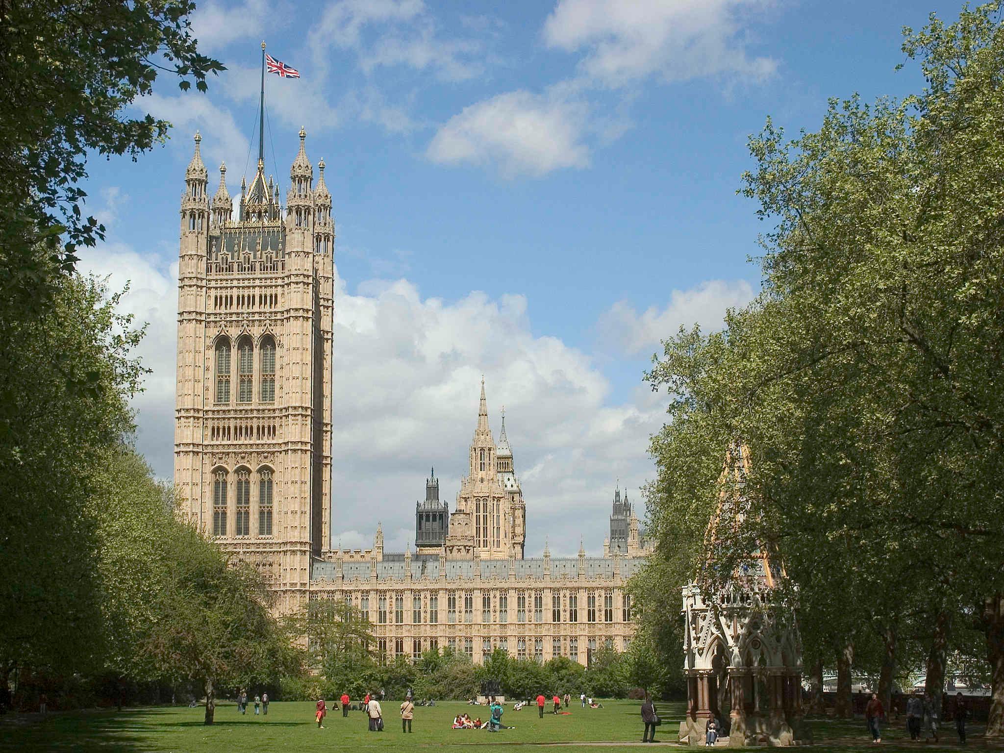 Nơi tham quan gần đây