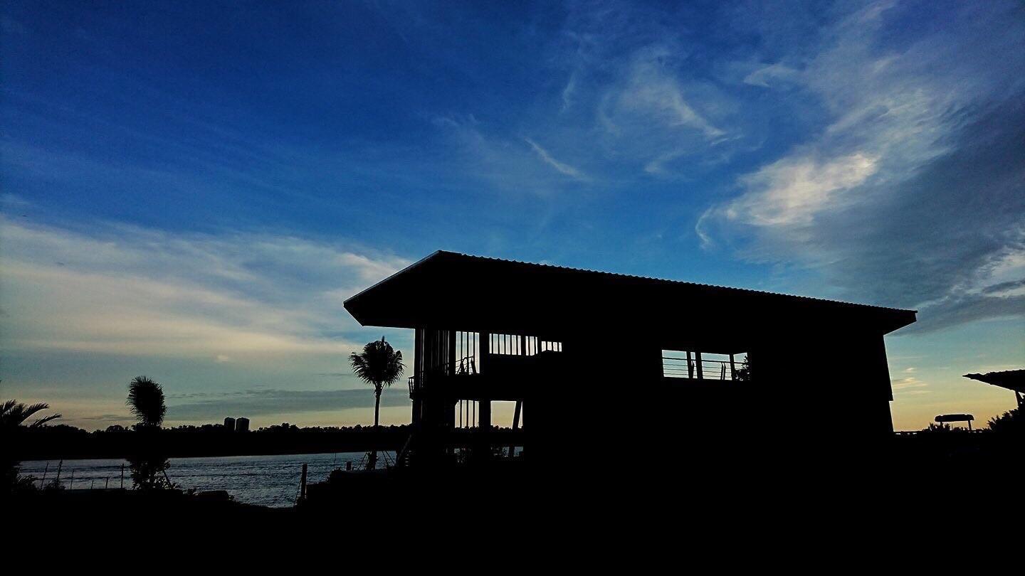 Khu vực xung quanh