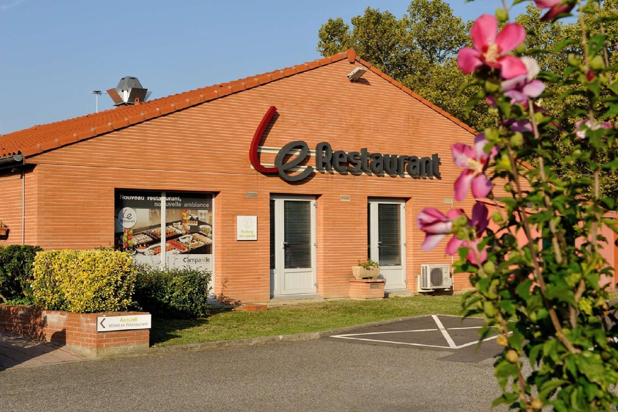 Ngoại cảnh khách sạn