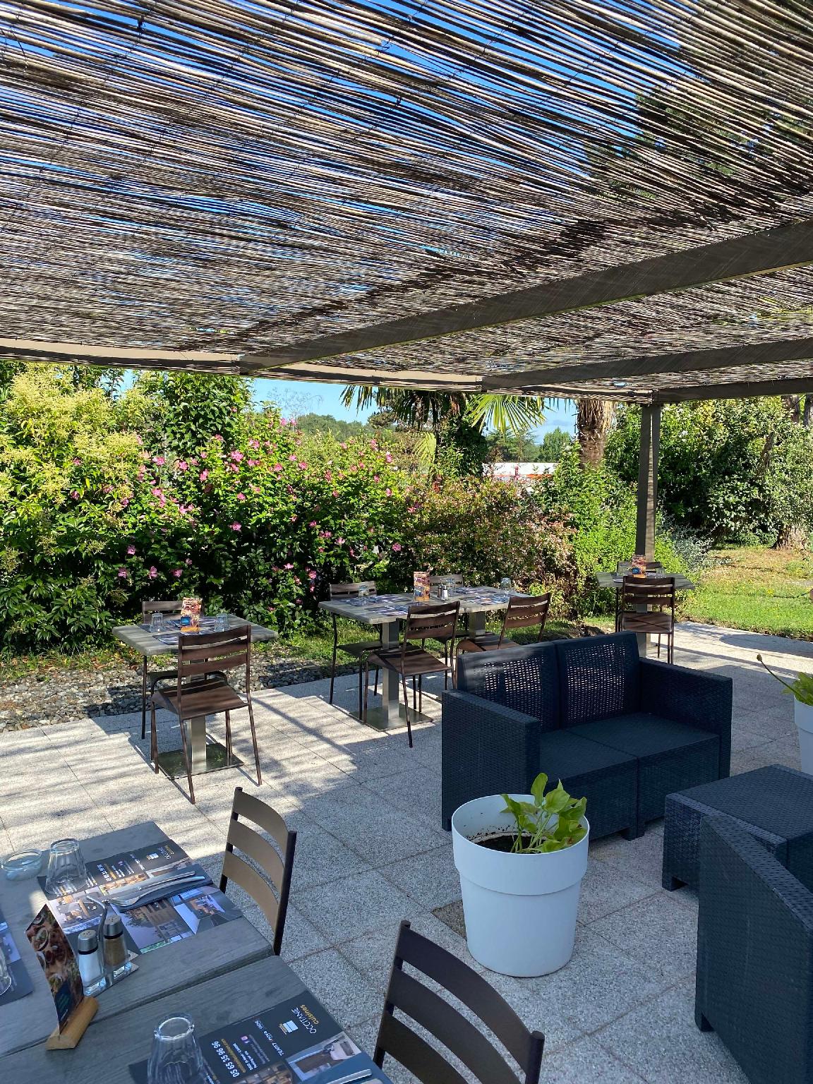 Ngoại cảnh khách sạn