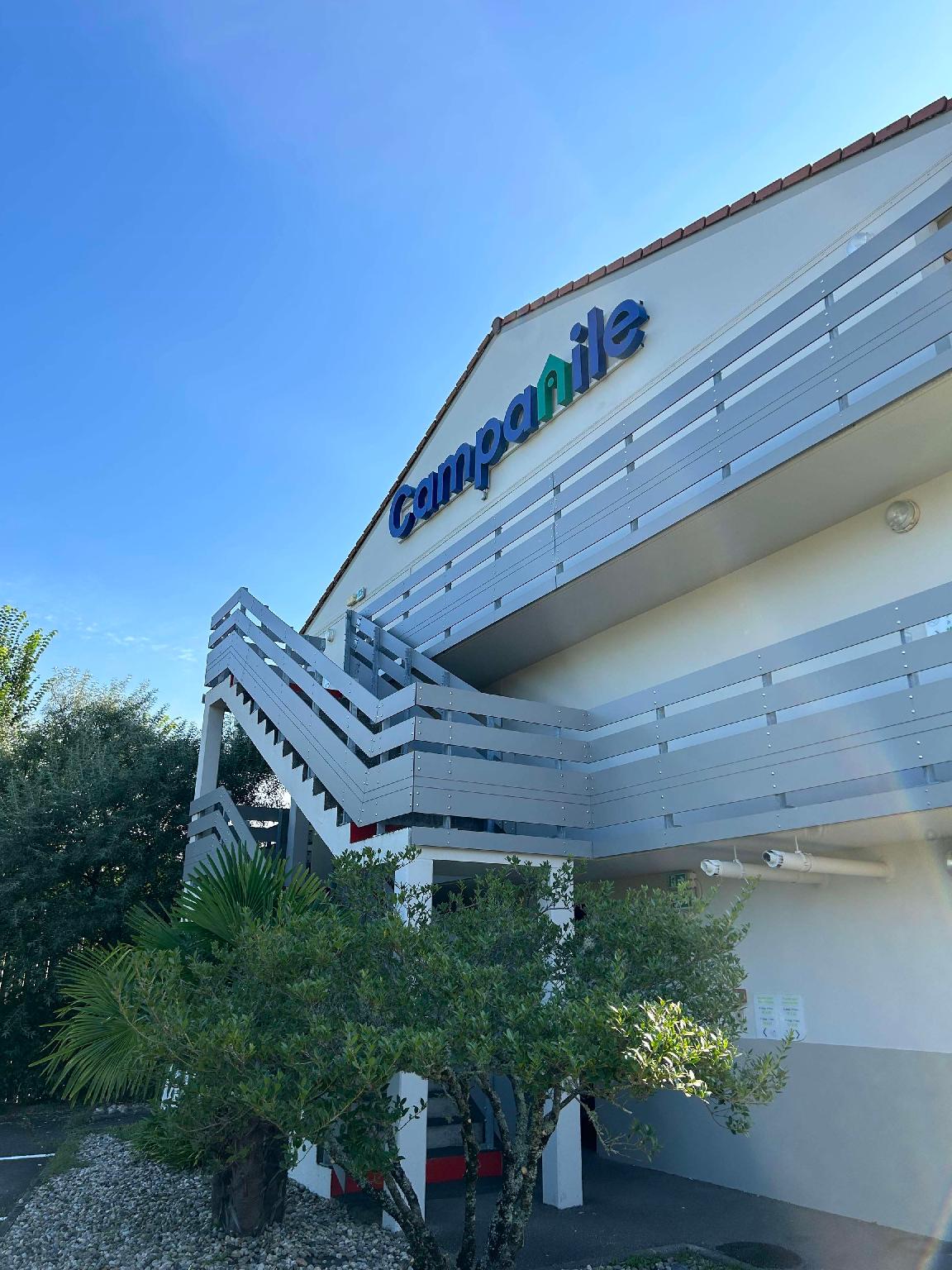 Ngoại cảnh khách sạn