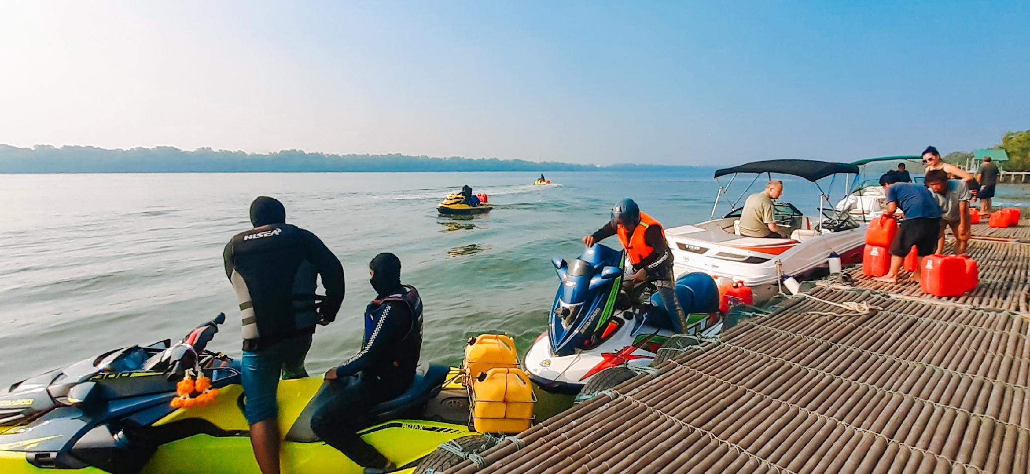 Các môn thể thao dưới nước (có động cơ)