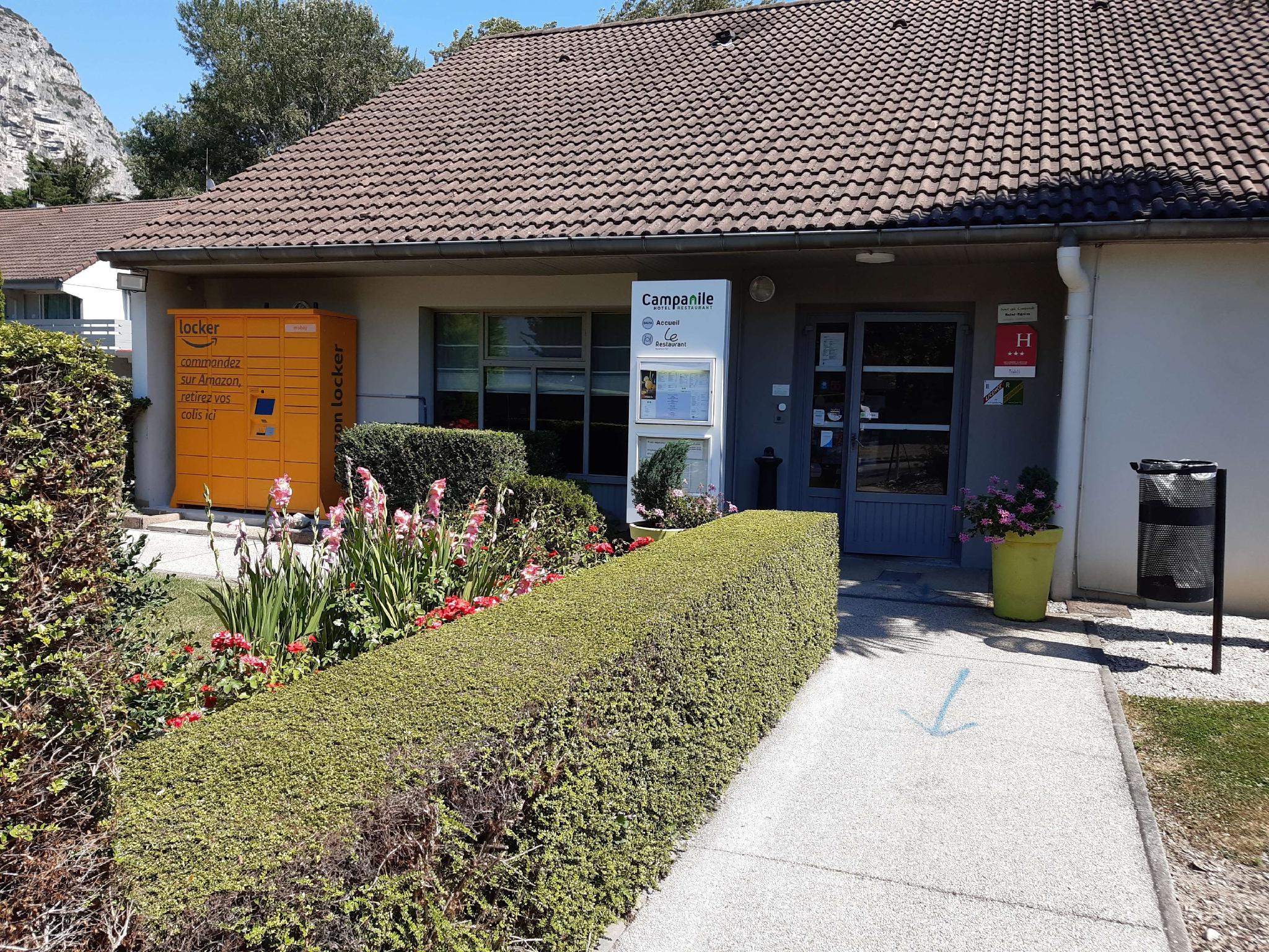 Ngoại cảnh khách sạn