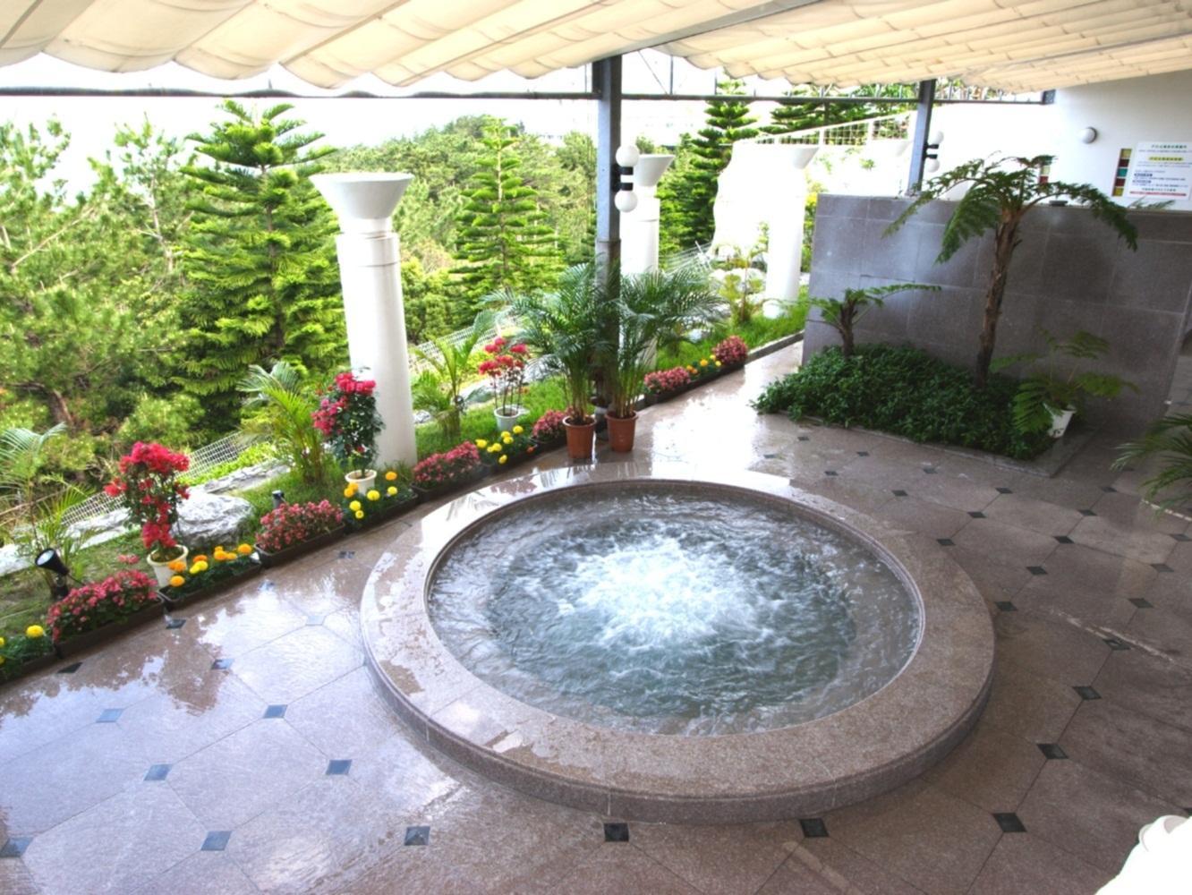 Bồn tắm nước nóng