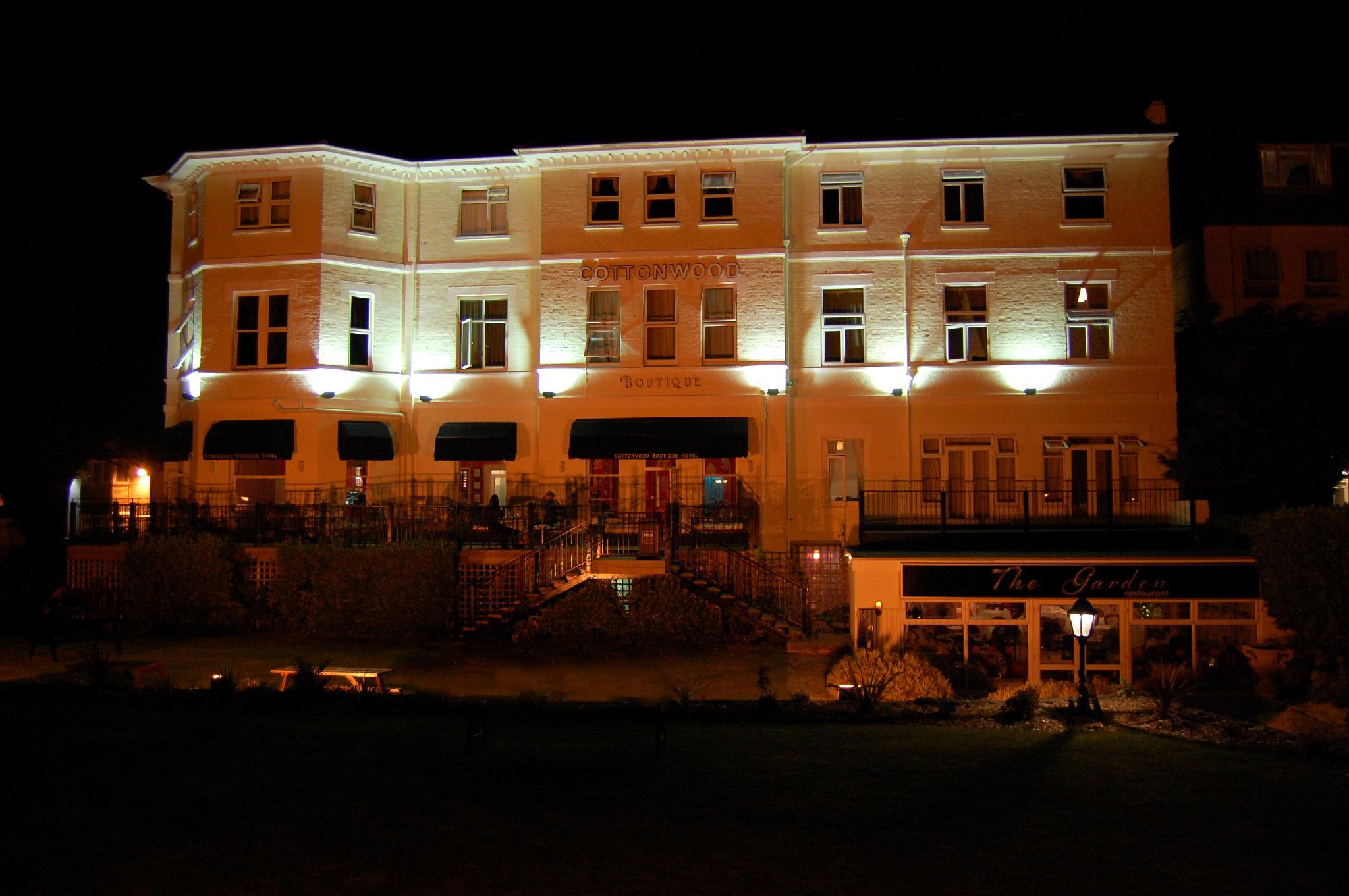 Ngoại cảnh khách sạn