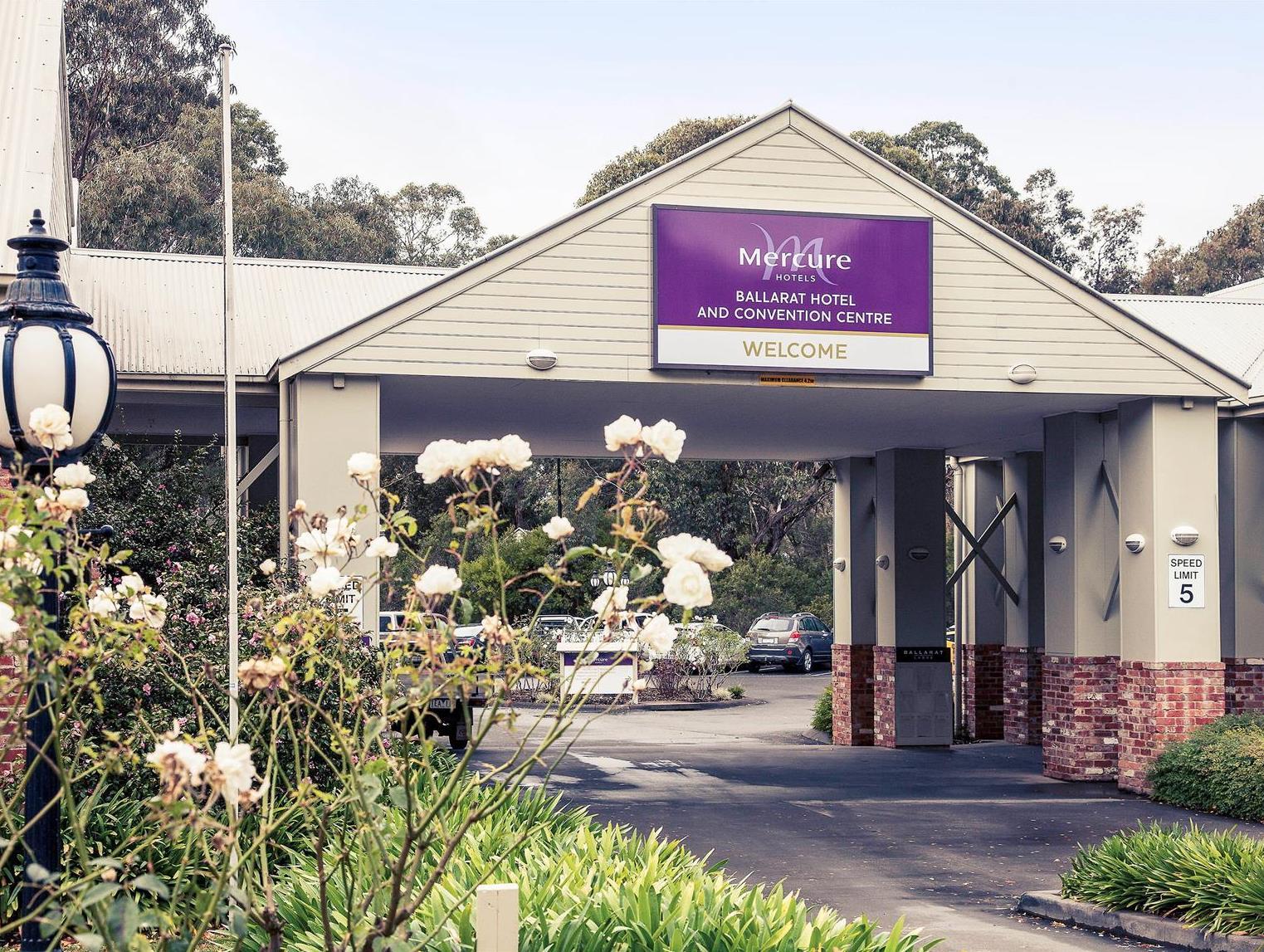 Ngoại cảnh khách sạn