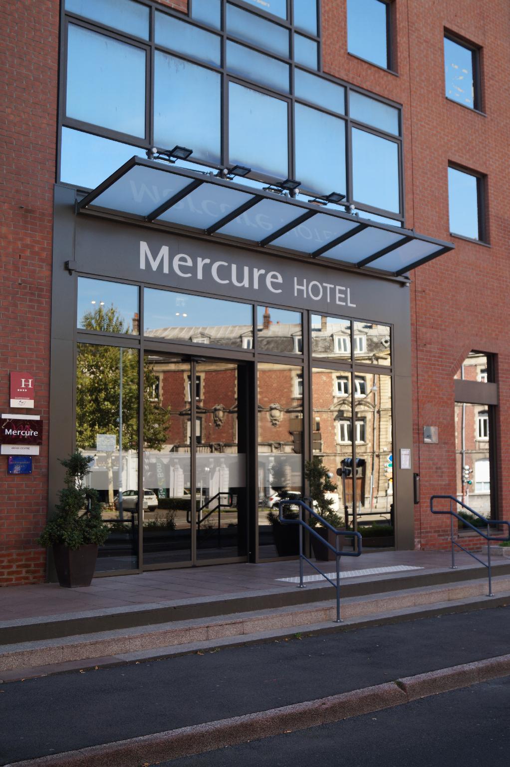 Ngoại cảnh khách sạn