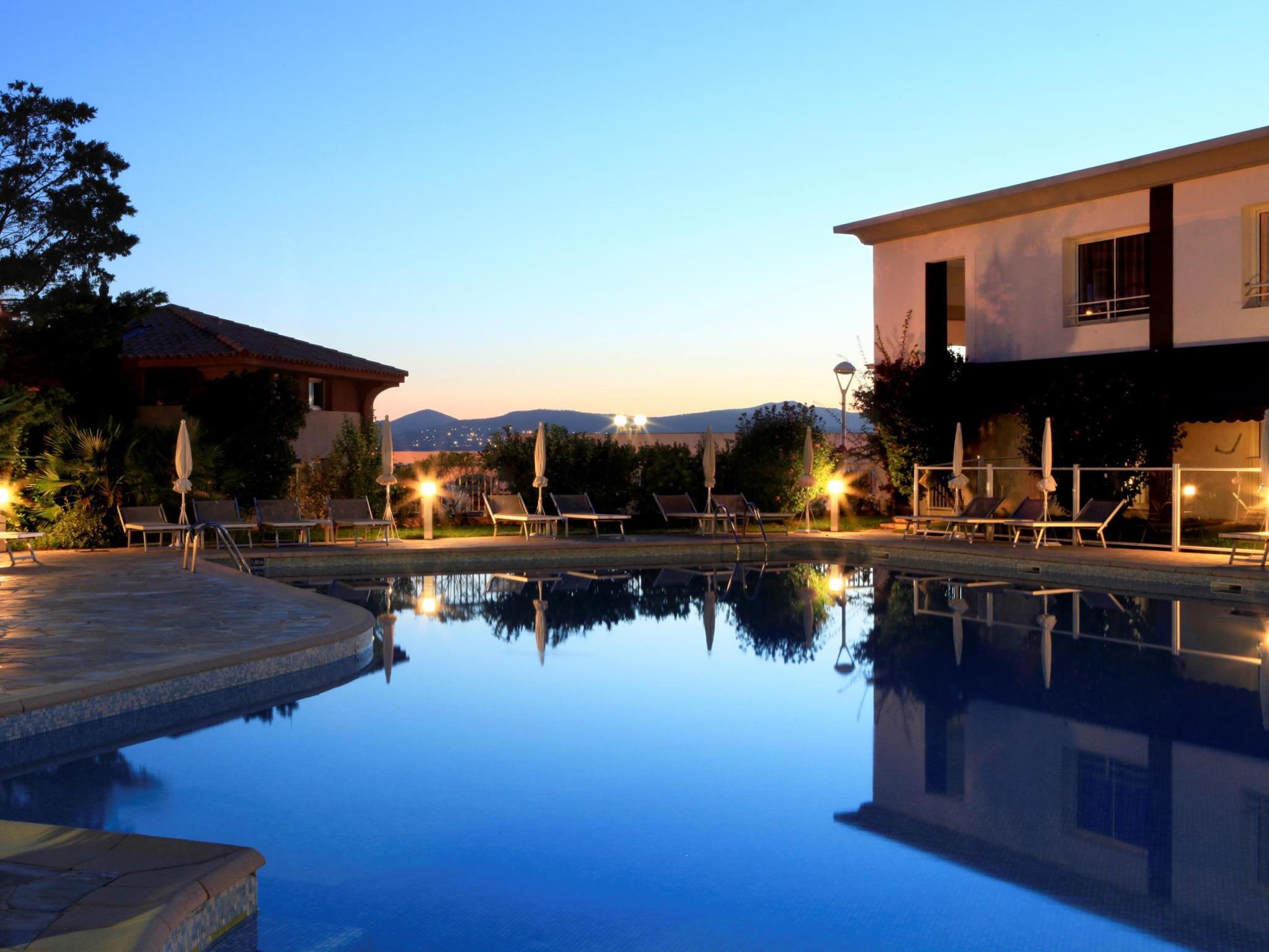 Khu vực xung quanh