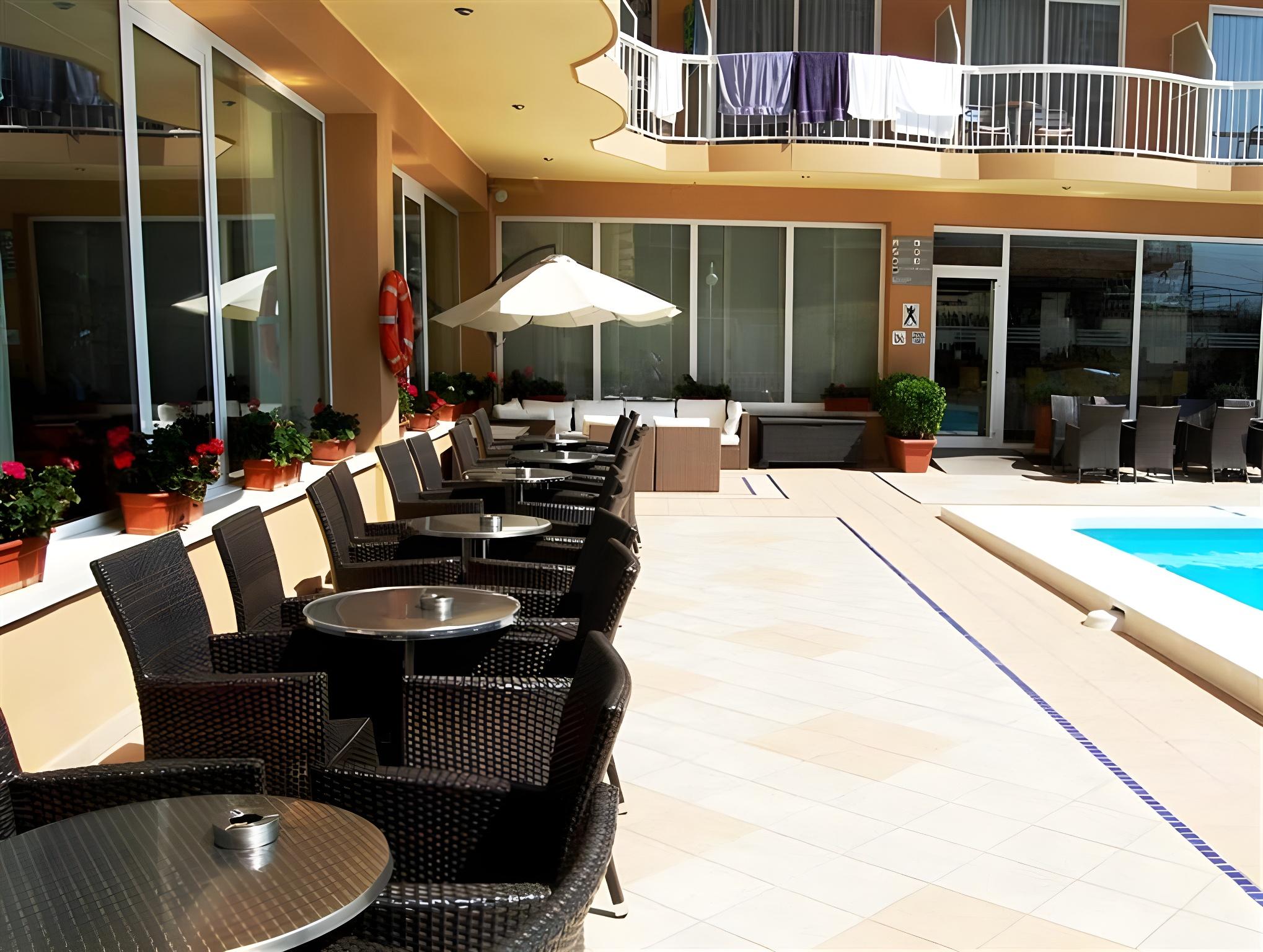 Khu vực xung quanh