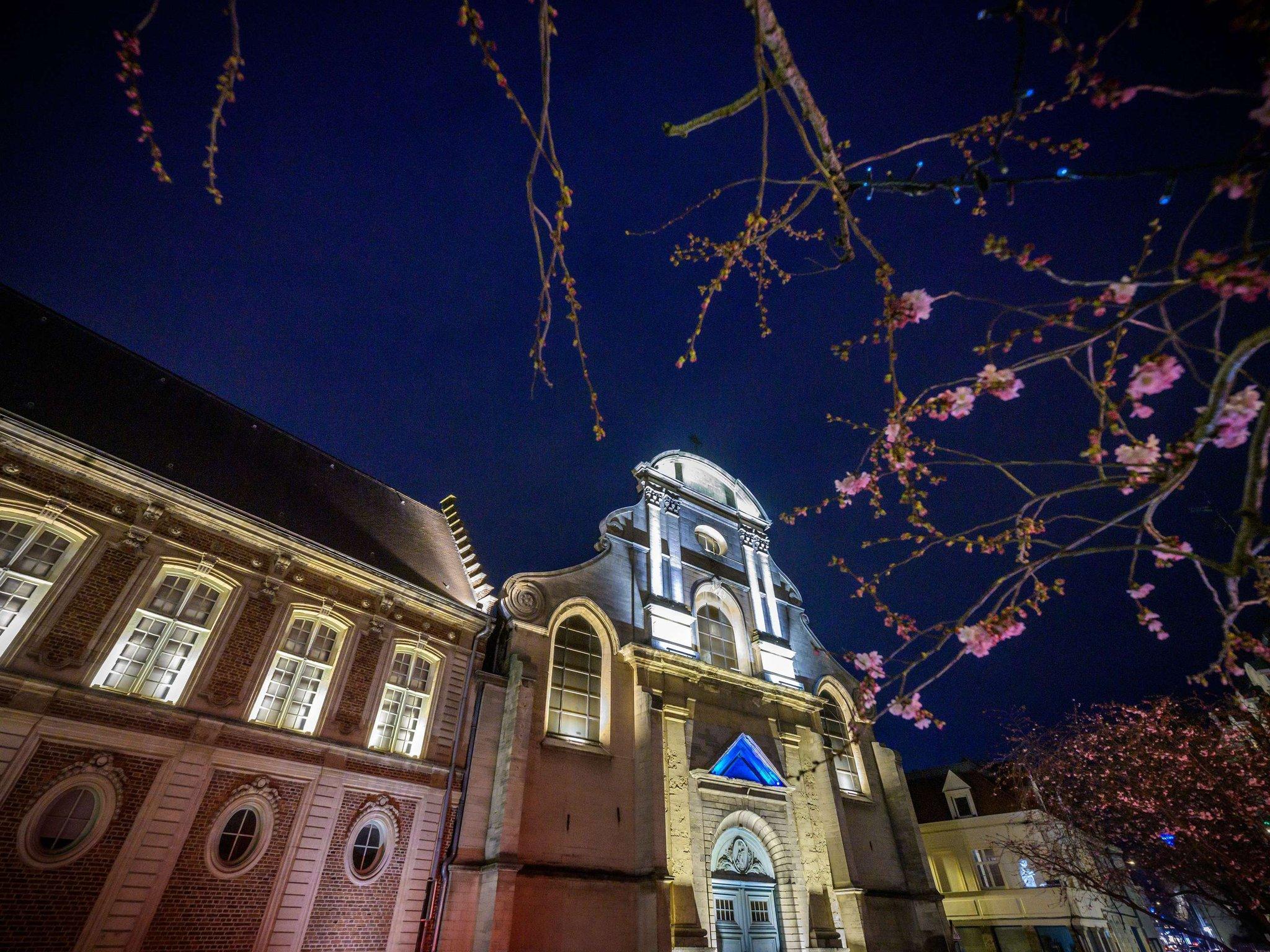 Khu vực xung quanh