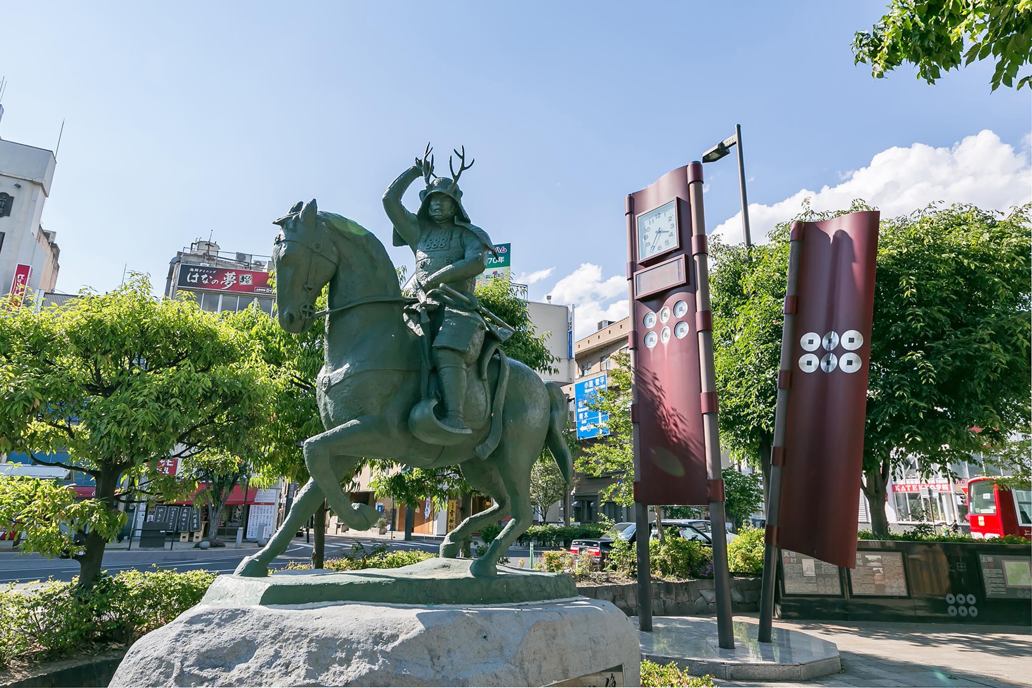 Nơi tham quan gần đây