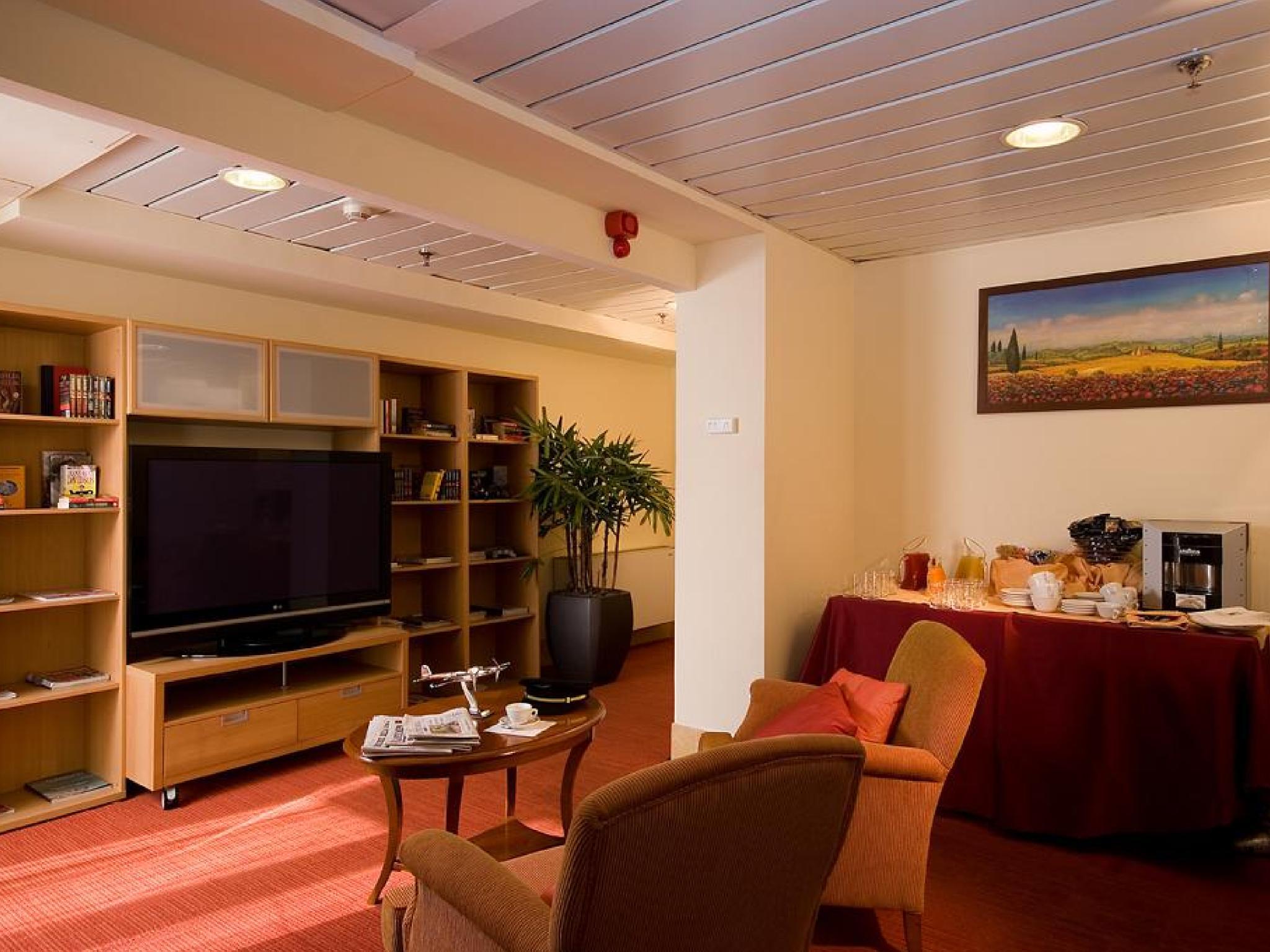 Trung tâm hội nghị