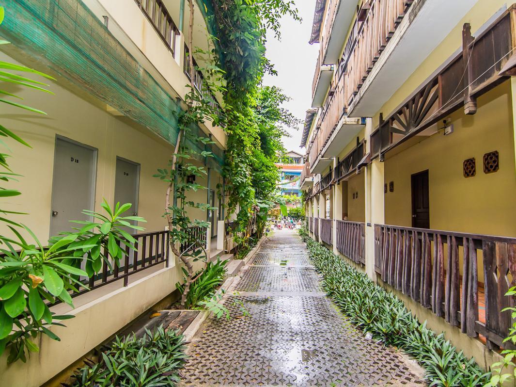 Khu vực xung quanh