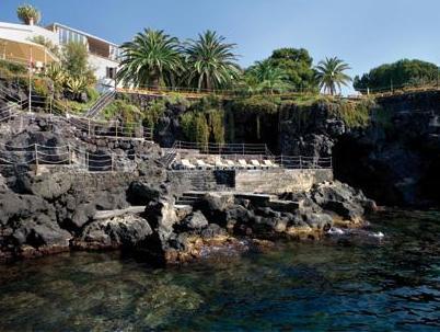 Khu vực xung quanh