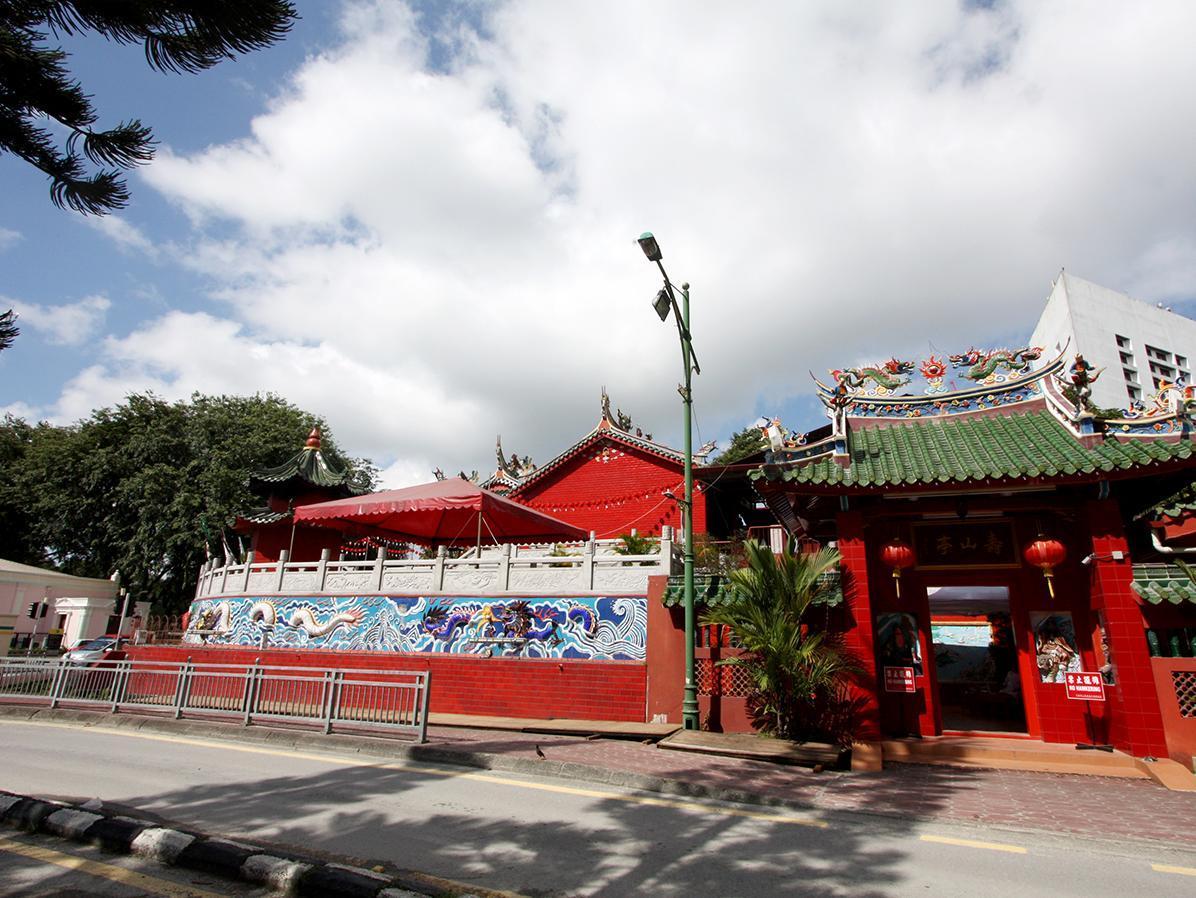 Nơi tham quan gần đây