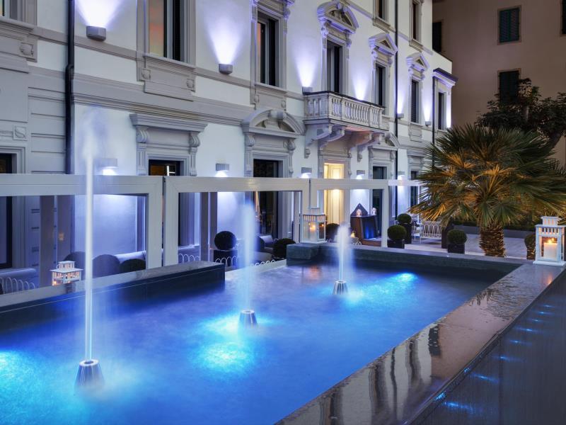 Ngoại cảnh khách sạn