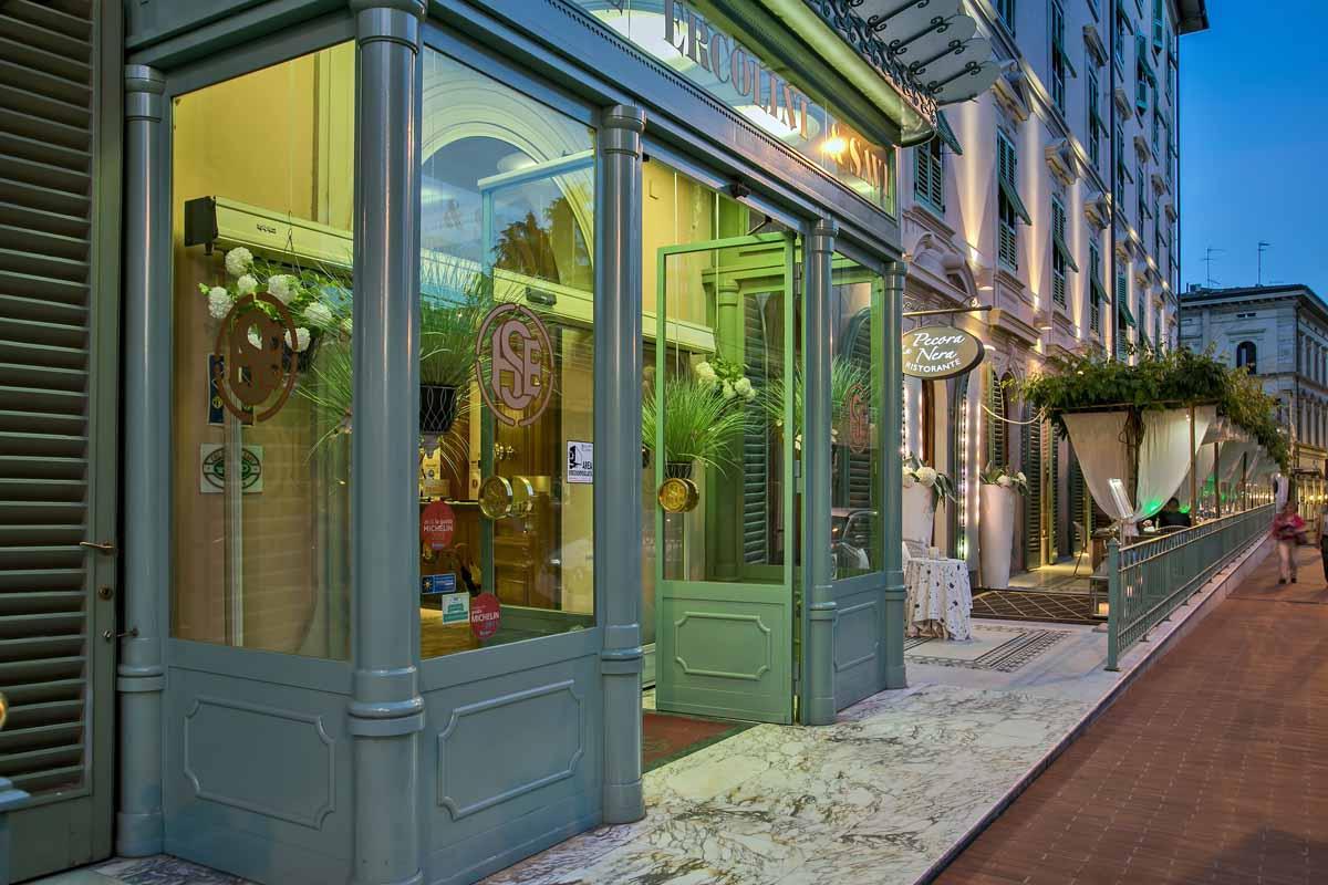 Ngoại cảnh khách sạn