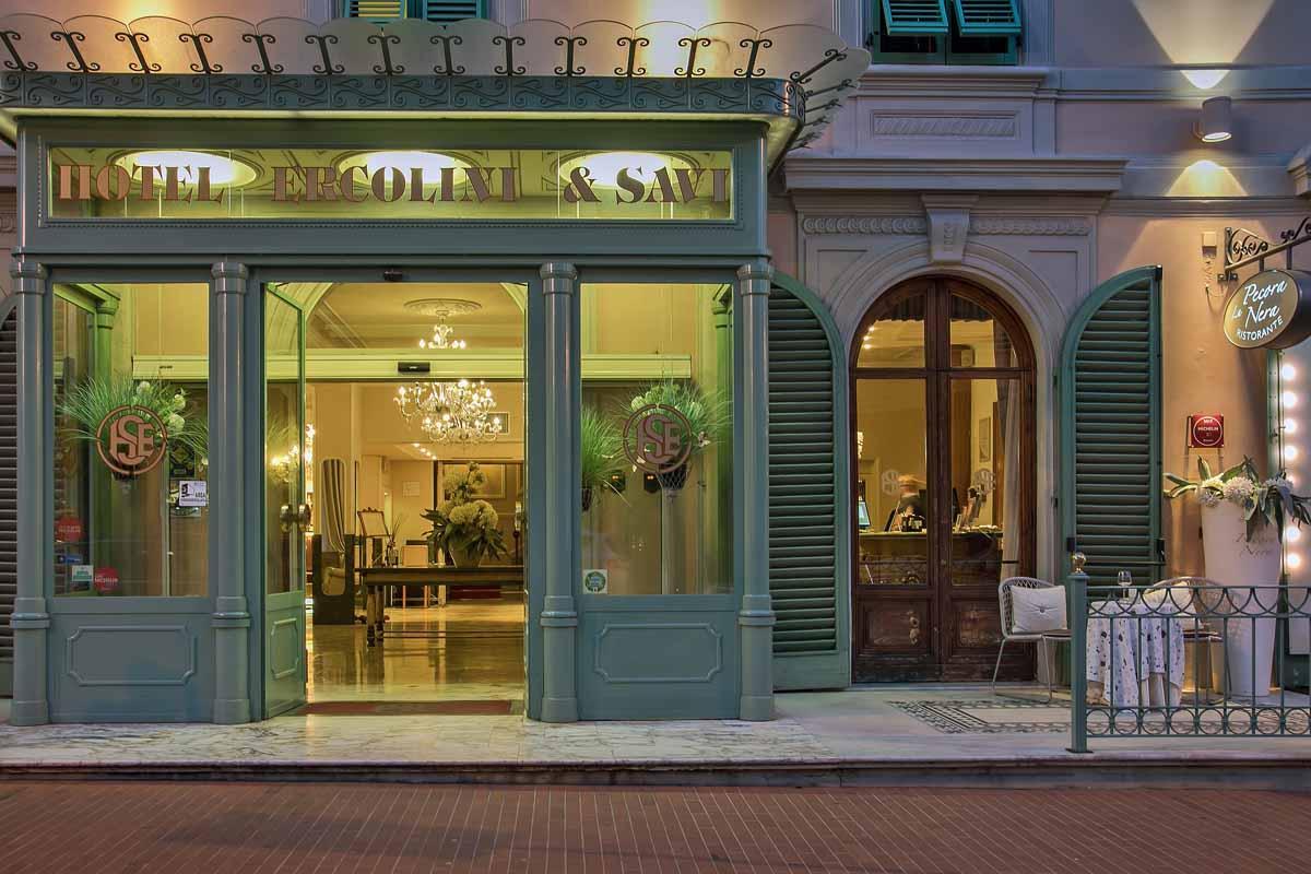 Ngoại cảnh khách sạn