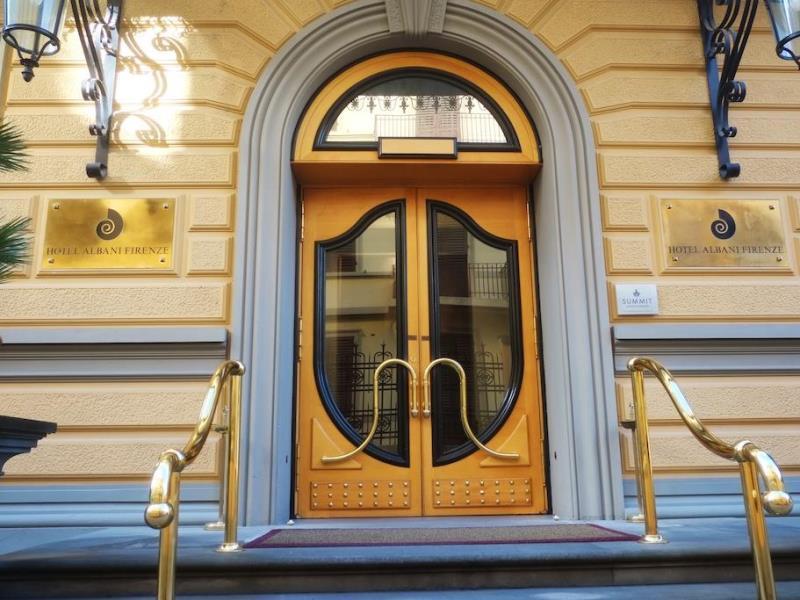 Ngoại cảnh khách sạn