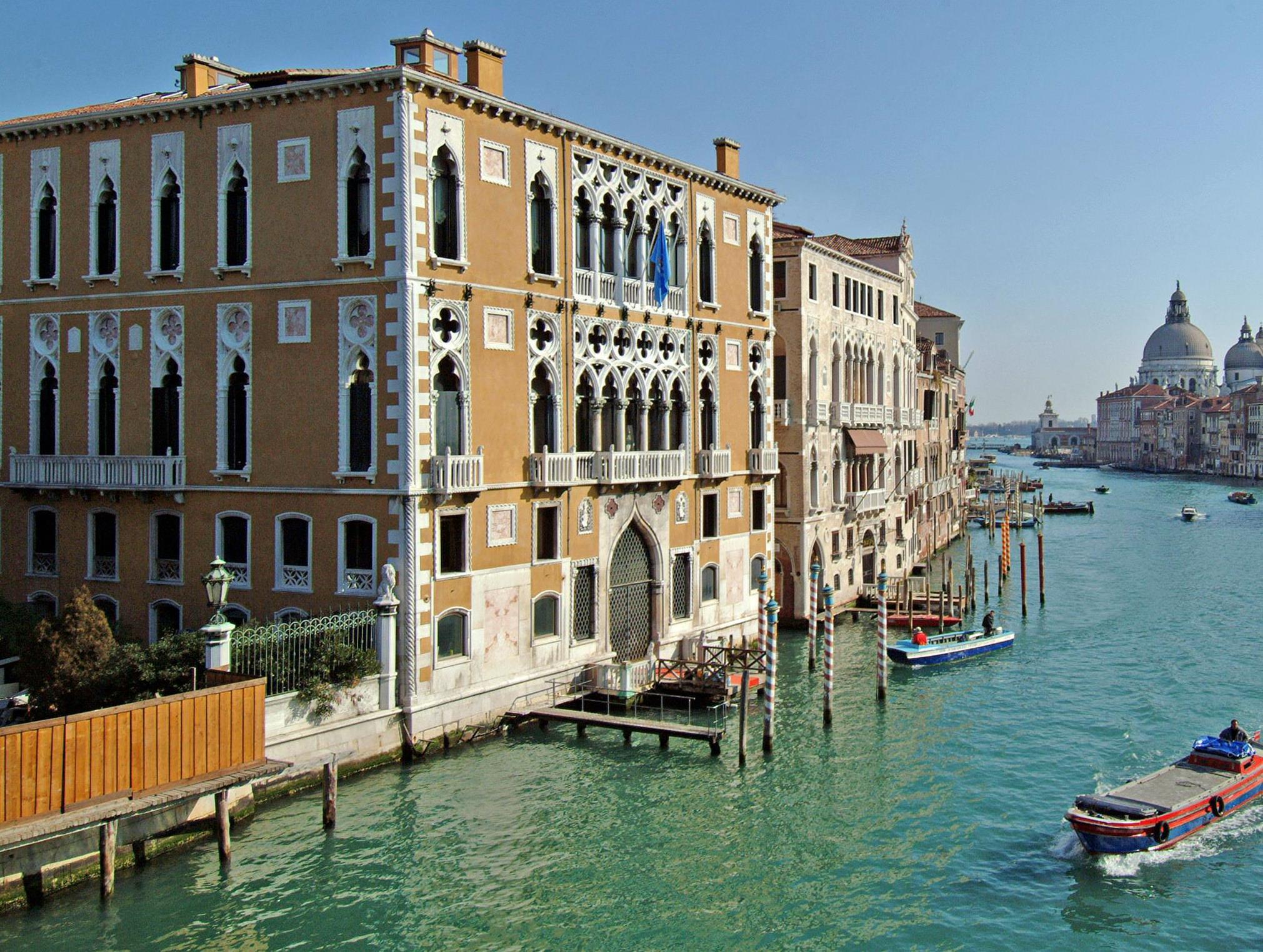 Ngoại cảnh khách sạn