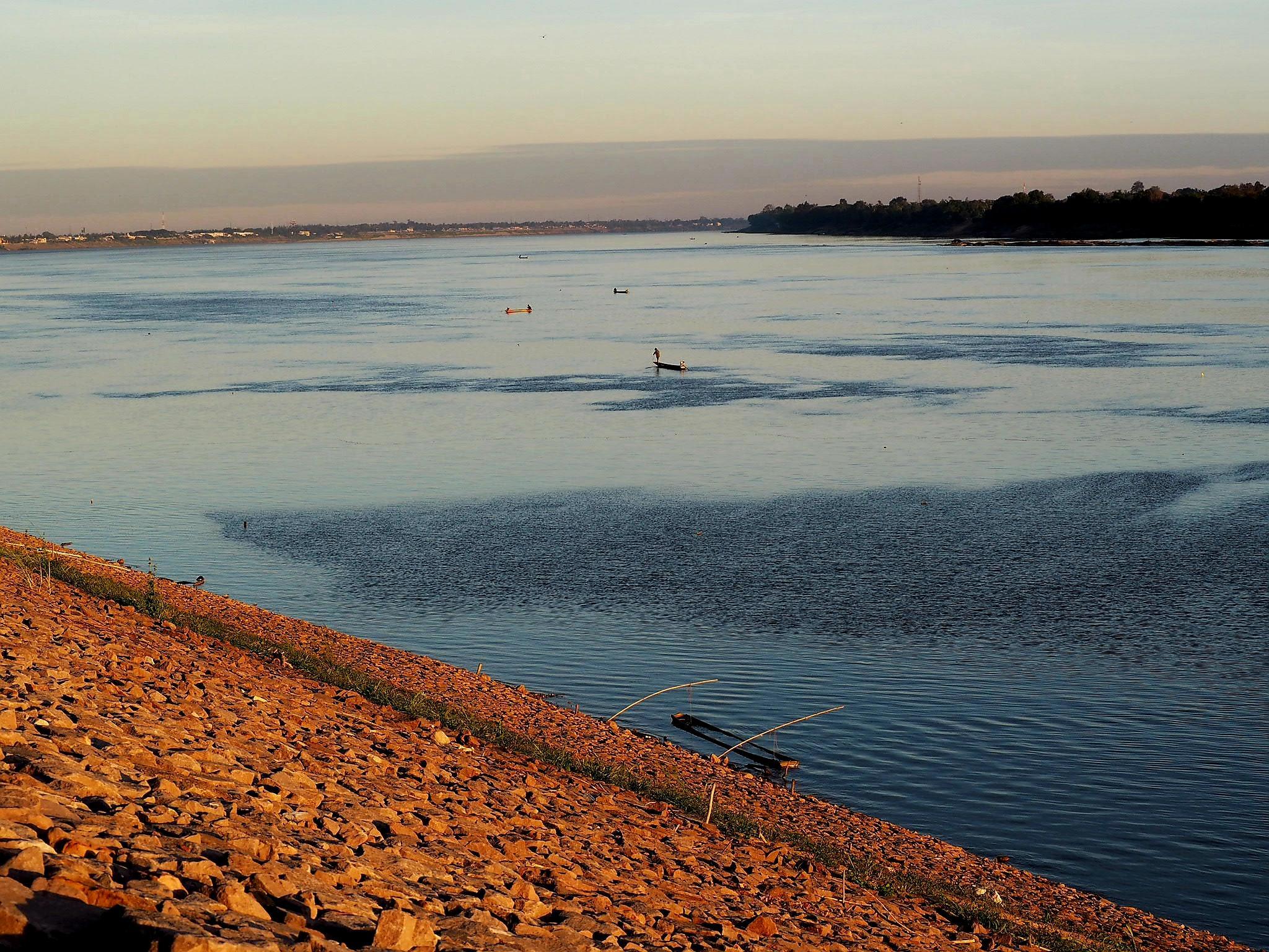 Khu vực xung quanh