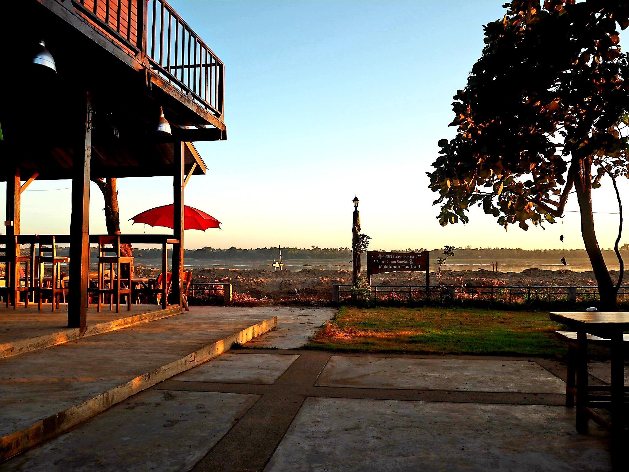 Khu vực xung quanh