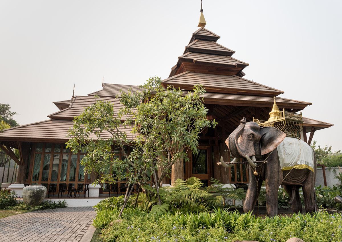 Ngoại cảnh khách sạn