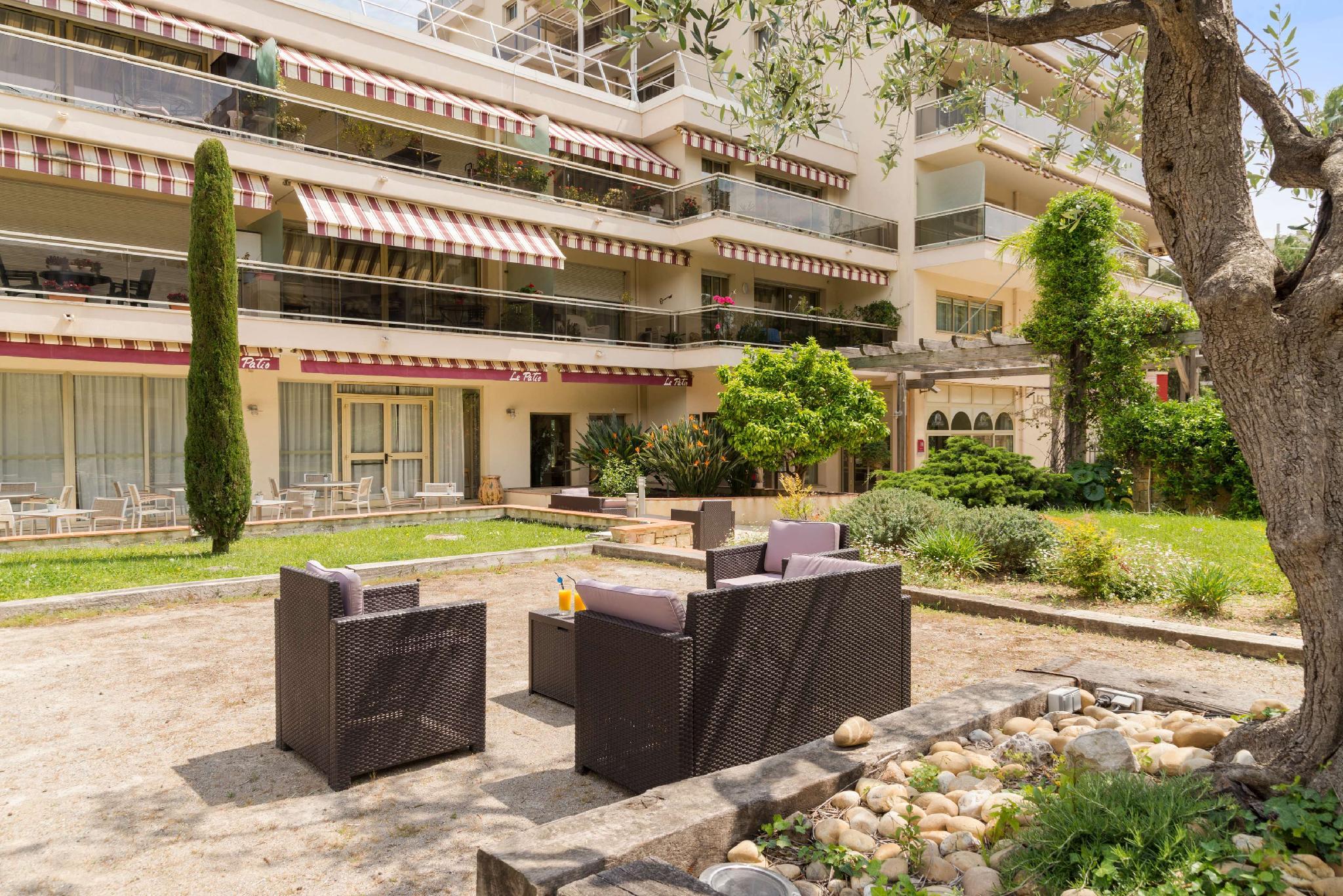 Ngoại cảnh khách sạn