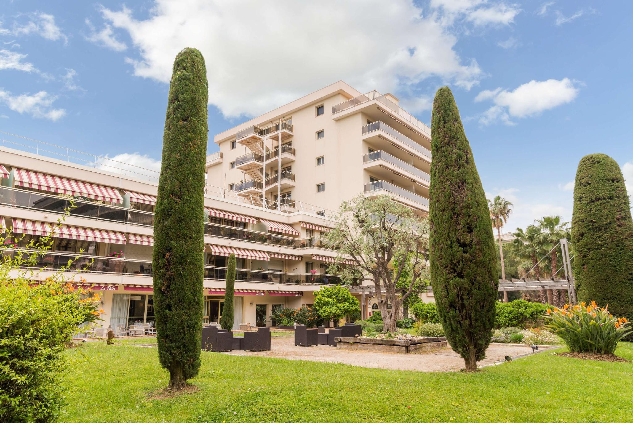 Ngoại cảnh khách sạn