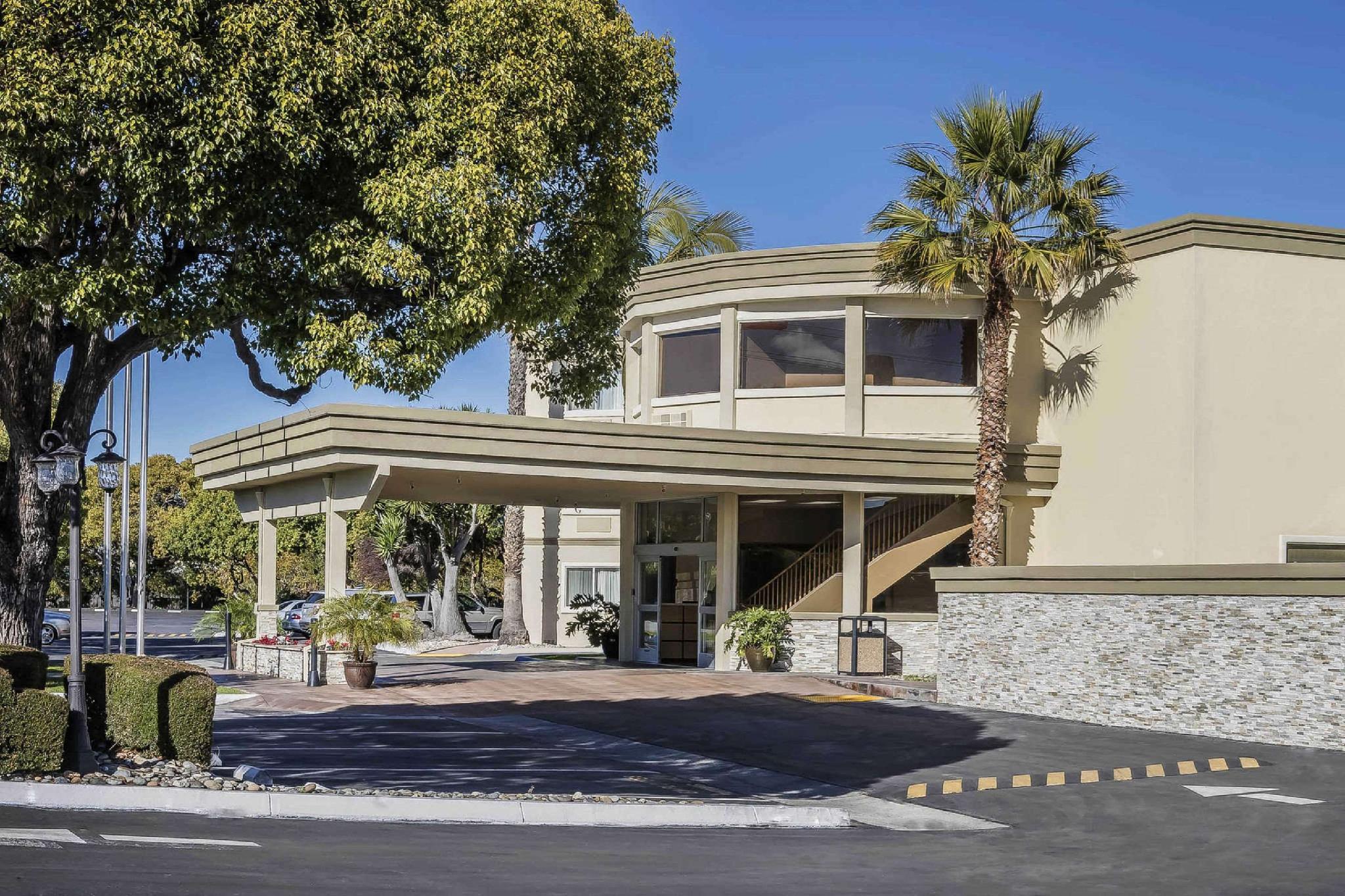 Ngoại cảnh khách sạn