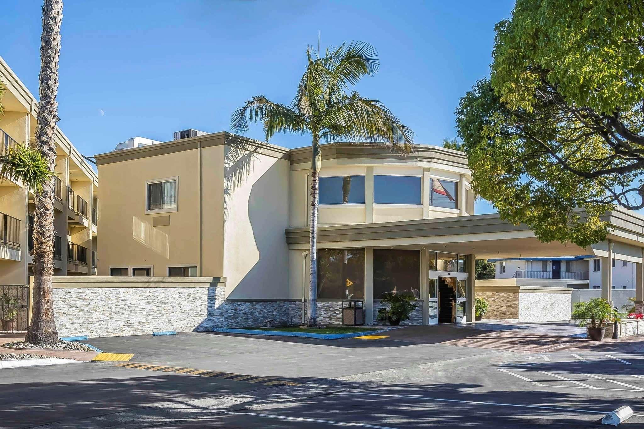 Ngoại cảnh khách sạn