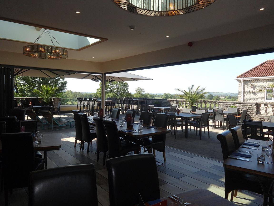 Ngoại cảnh khách sạn