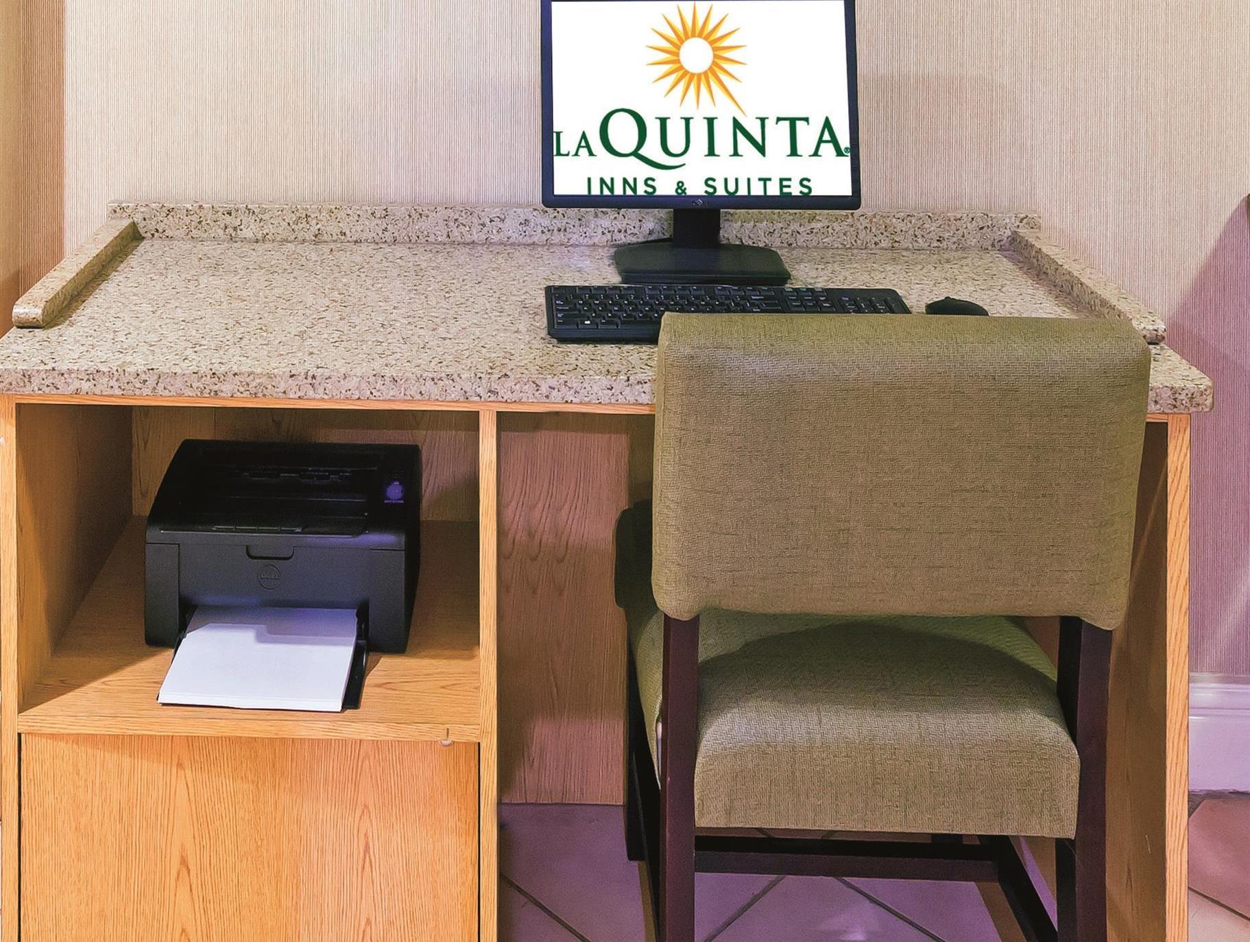 Trung tâm hội nghị